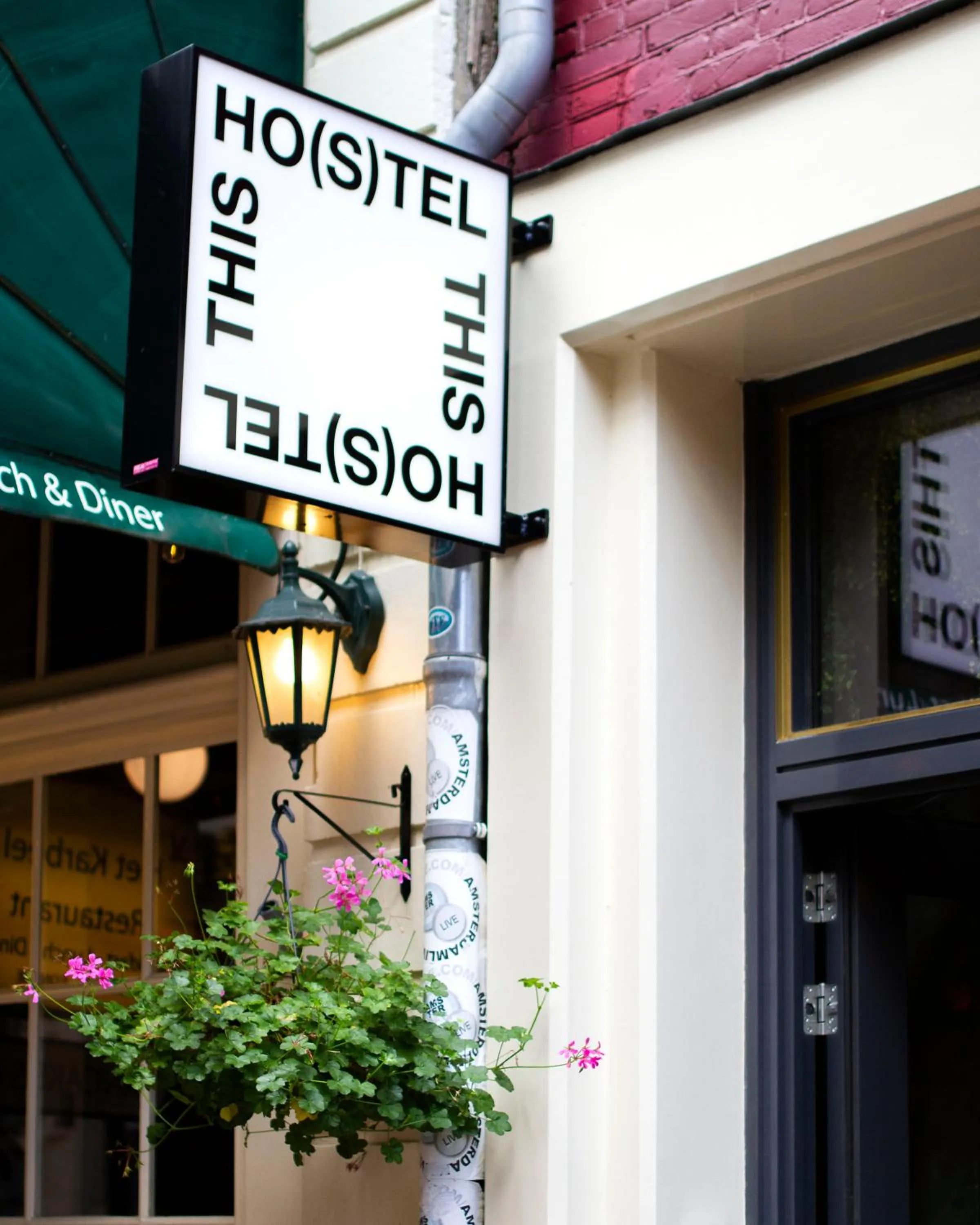 Facade/entrance in THIS HO(S)TEL