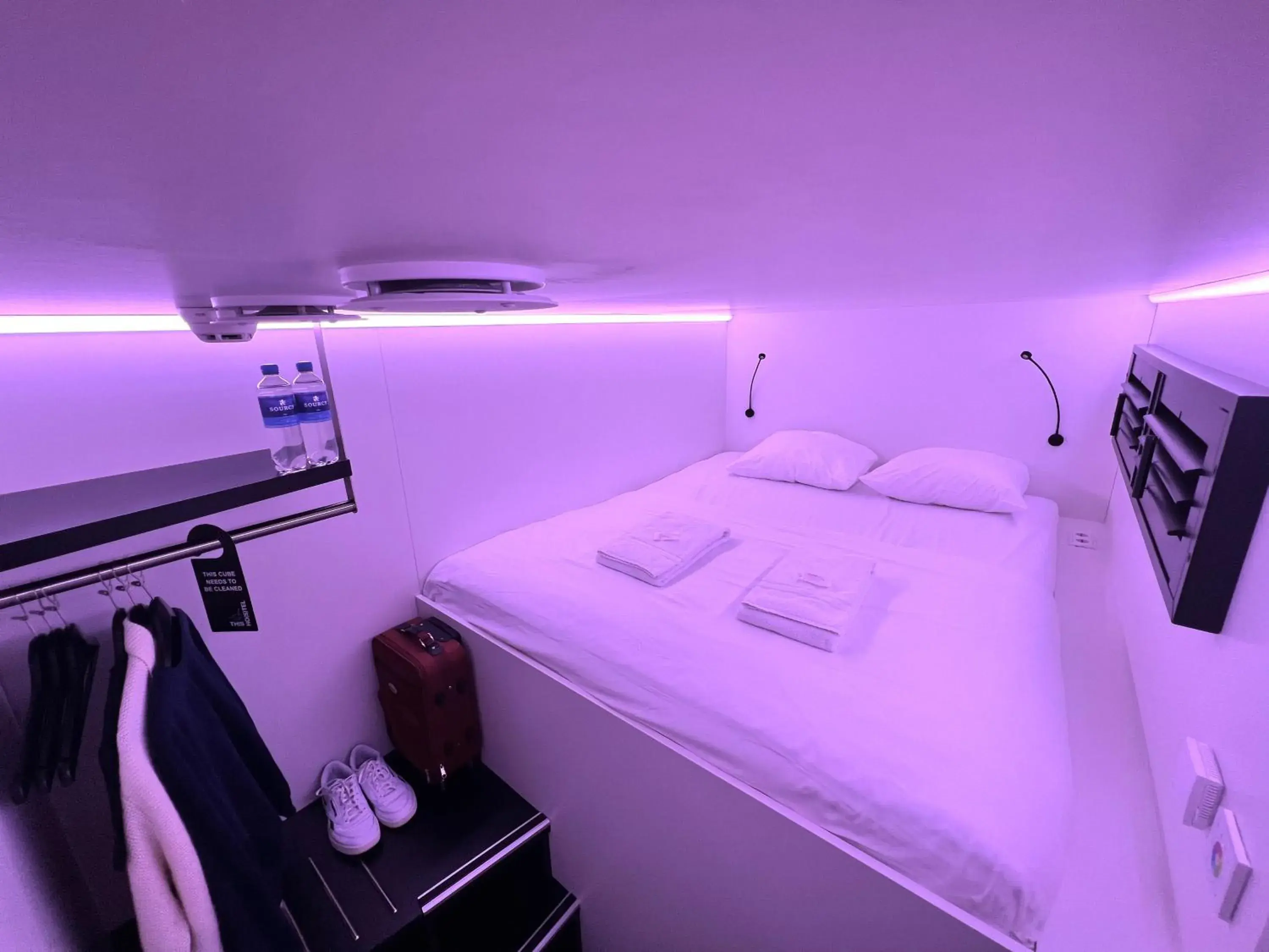 Bed in THIS HO(S)TEL Bed in THIS HO(S)TEL