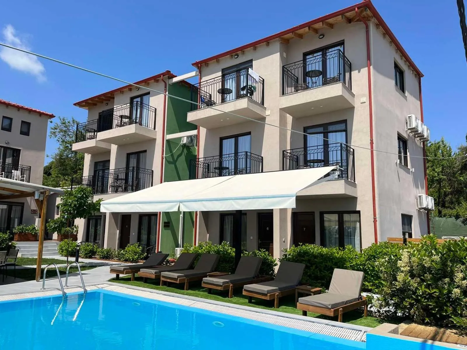 Property building in Oro