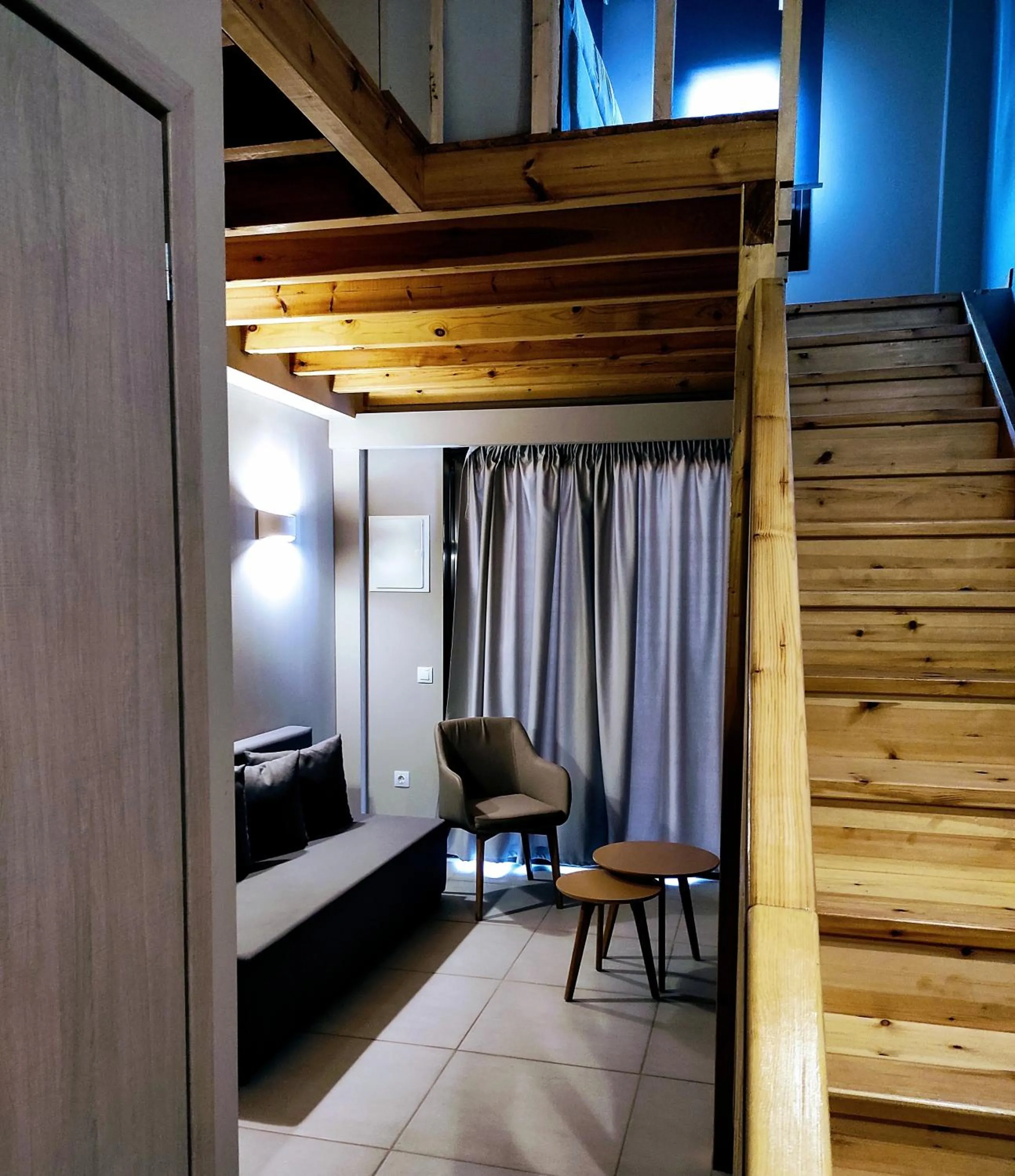 Photo of the whole room, Bed in Oro