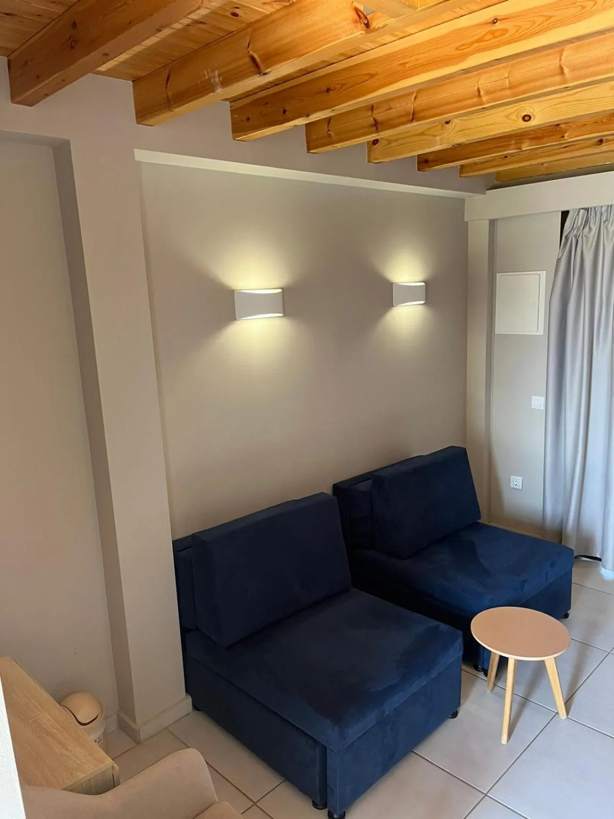 Seating area in Oro
