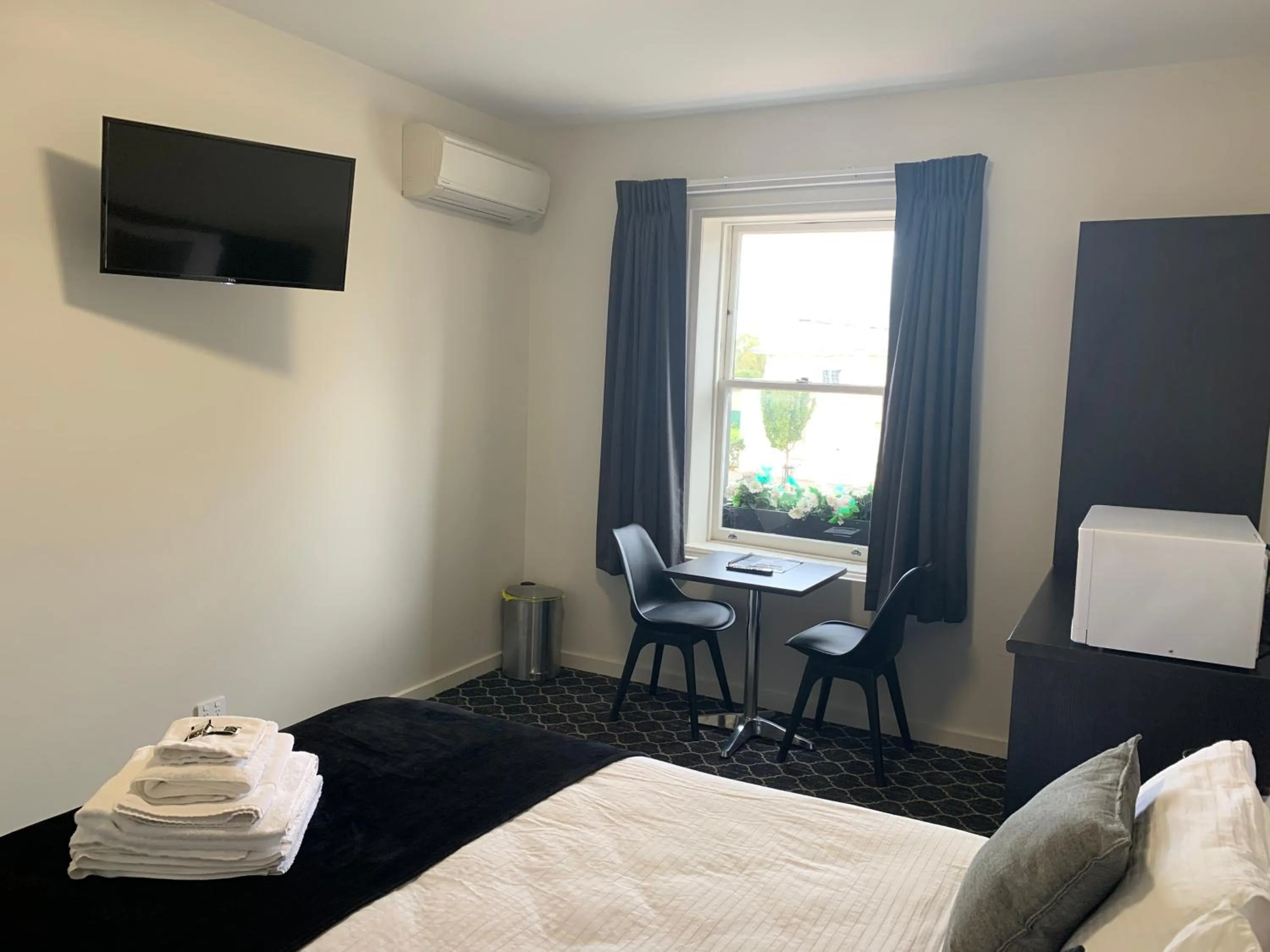 Bed in Queens Arms Hotel