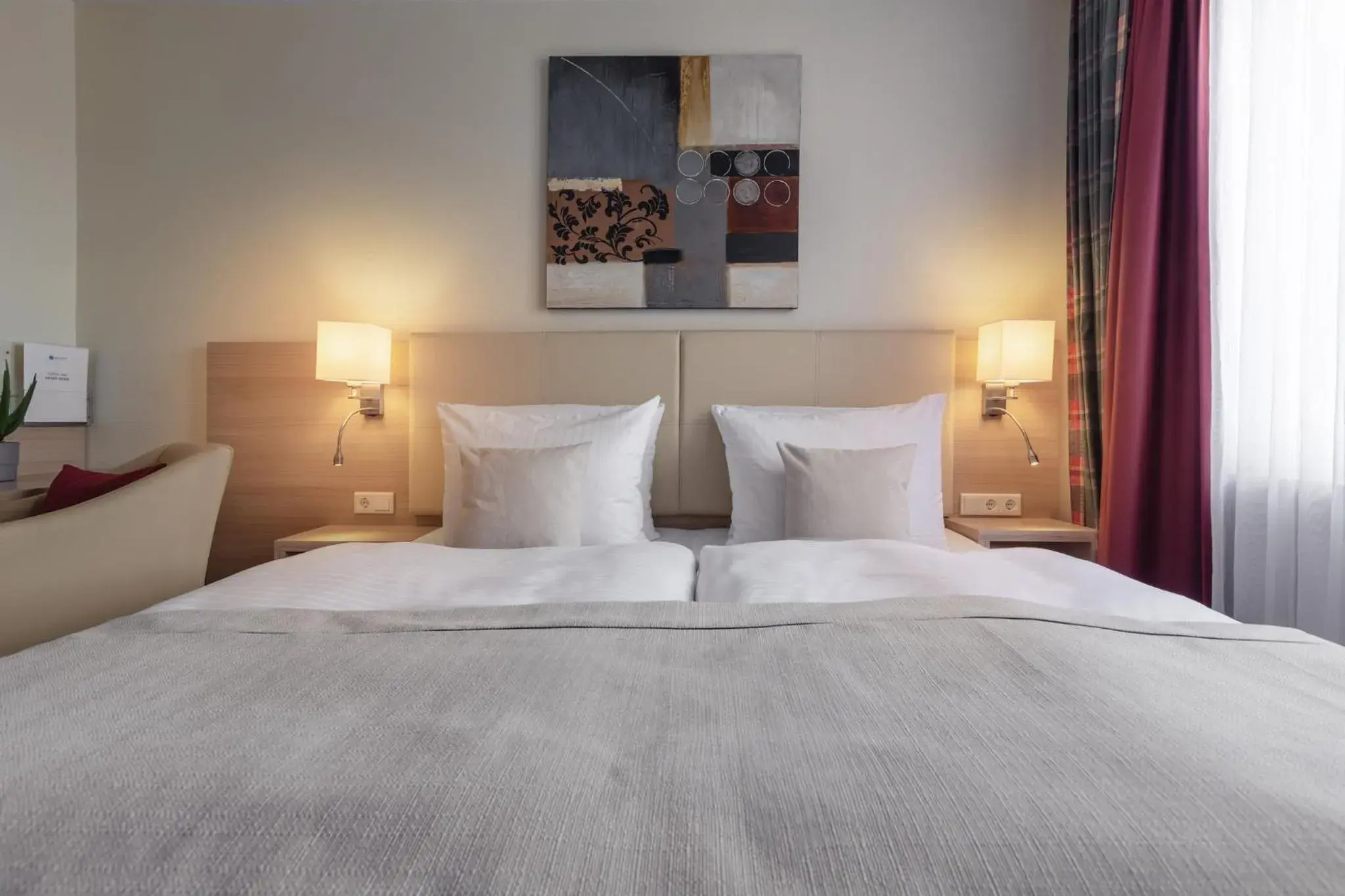 Photo of the whole room, Bed in Garner Hotel Hamburg - Wandsbek Marktplatz by IHG Photo of the whole room, Bed in Garner Hotel Hamburg - Wandsbek Marktplatz by IHG