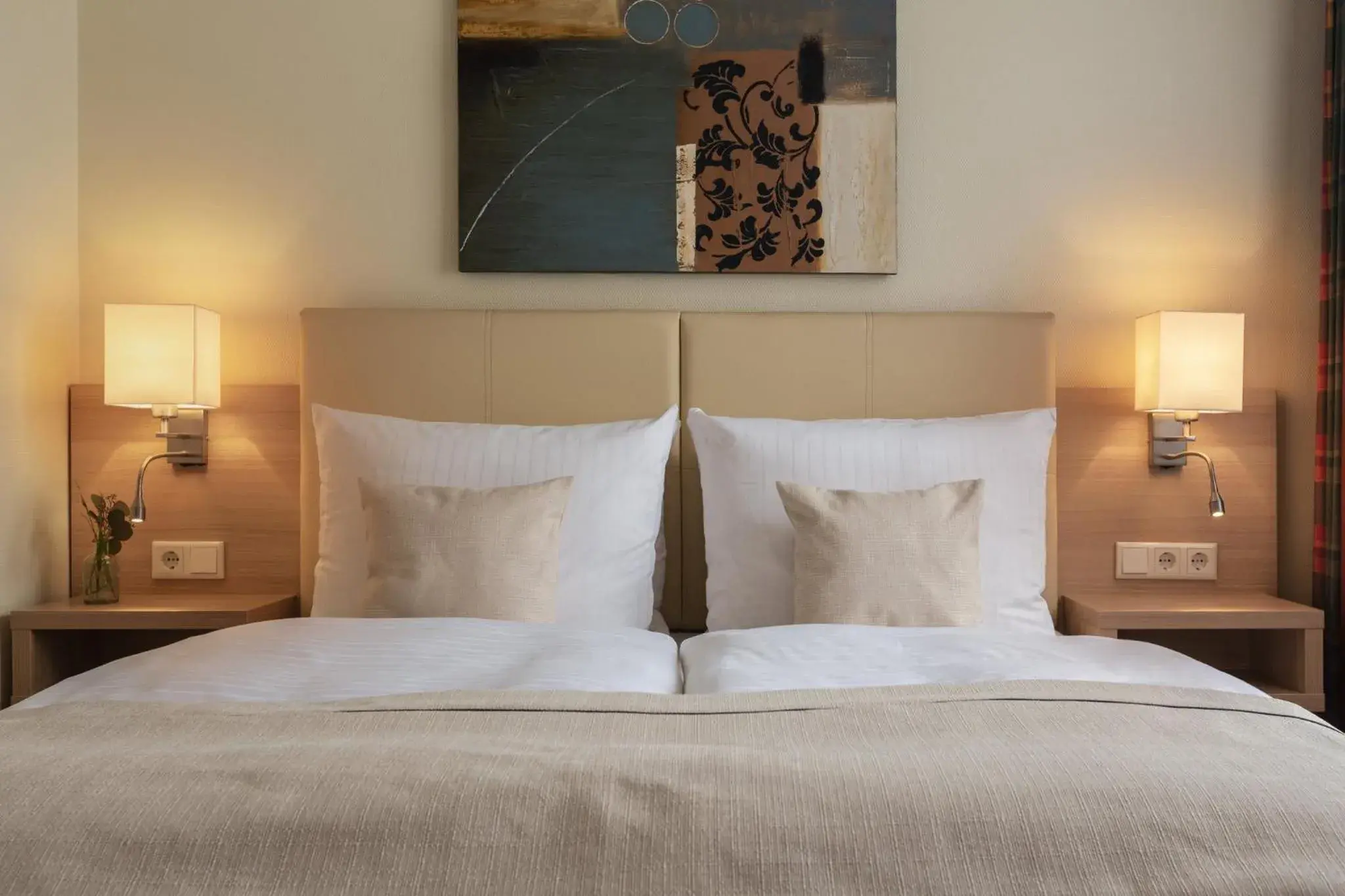 Photo of the whole room, Bed in Garner Hotel Hamburg - Wandsbek Marktplatz by IHG Photo of the whole room, Bed in Garner Hotel Hamburg - Wandsbek Marktplatz by IHG