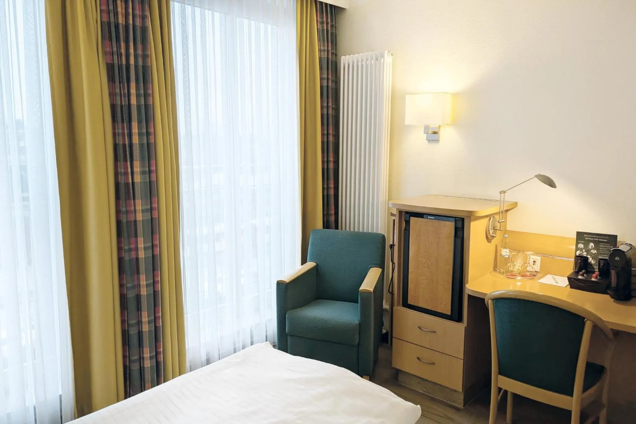 Photo of the whole room, Bed in Garner Hotel Hamburg - Wandsbek Marktplatz by IHG