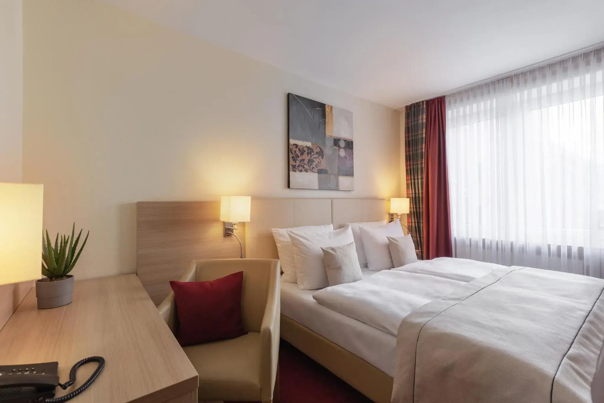 Photo of the whole room, Bed in Garner Hotel Hamburg - Wandsbek Marktplatz by IHG Photo of the whole room, Bed in Garner Hotel Hamburg - Wandsbek Marktplatz by IHG
