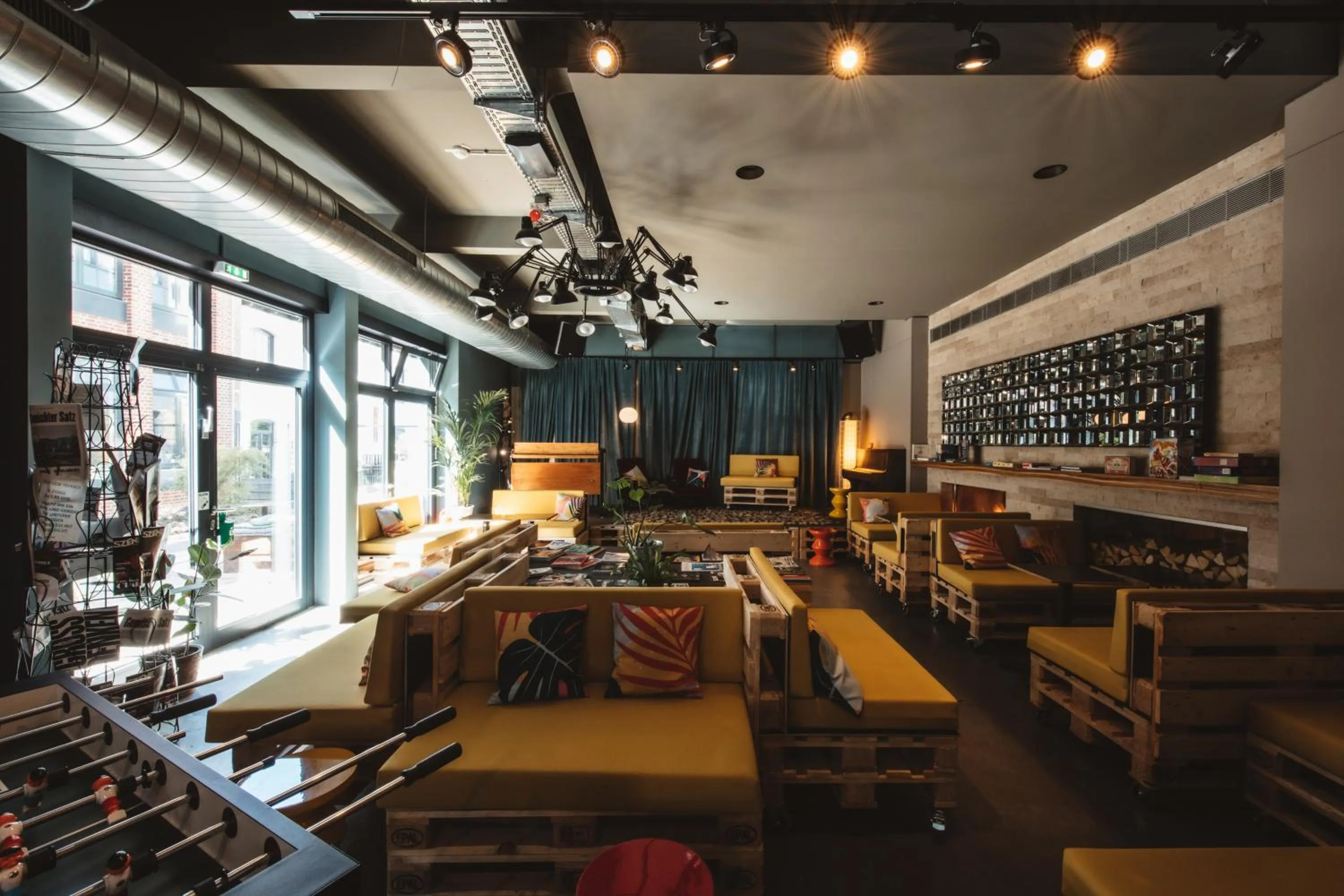 Communal lounge/ TV room in Superbude Hamburg Altona