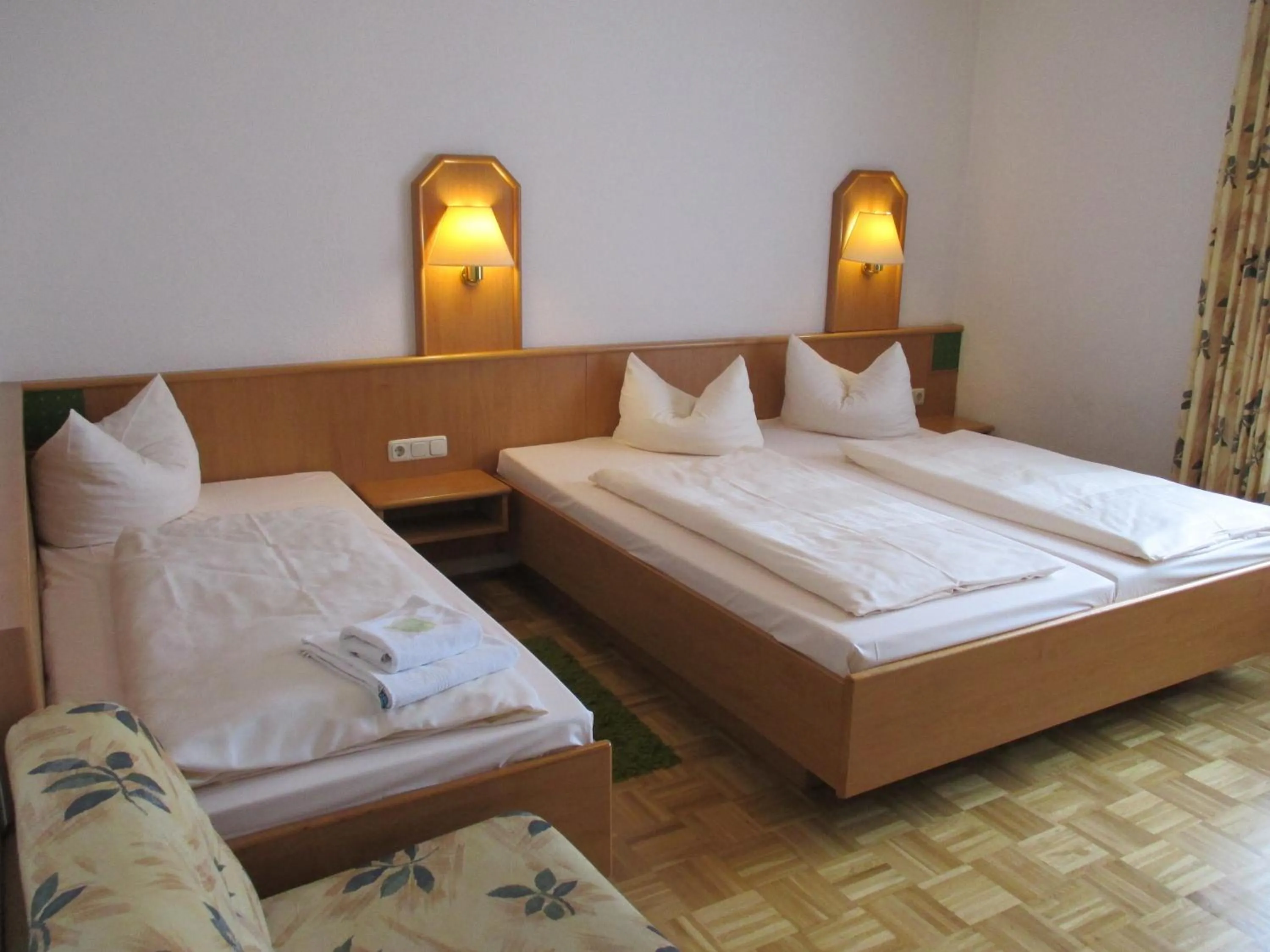 Bed in Hotel & Gästehaus Krone