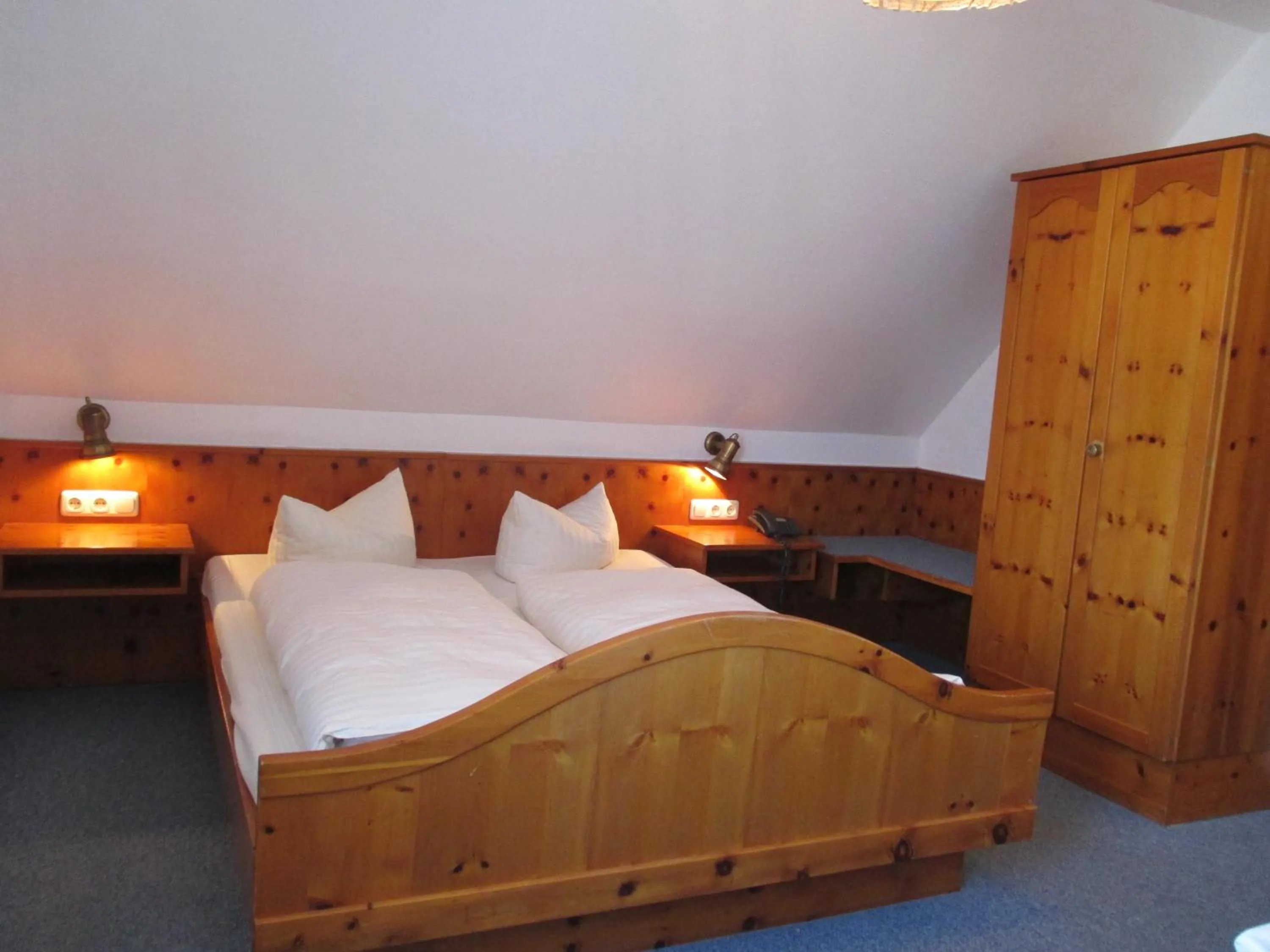 Bed in Hotel & Gästehaus Krone