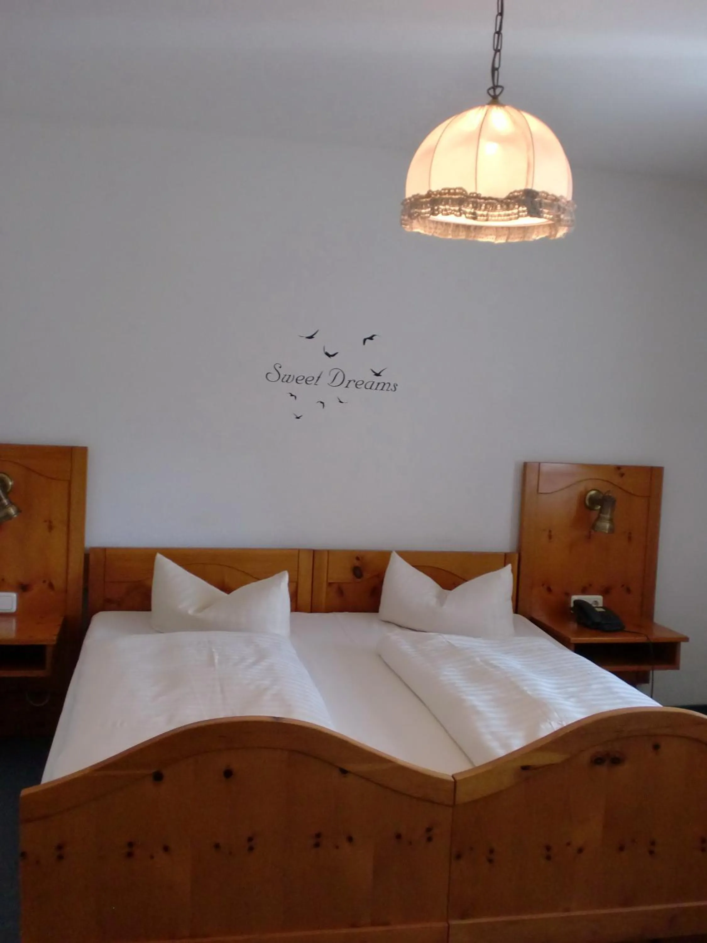 Bed in Hotel & Gästehaus Krone