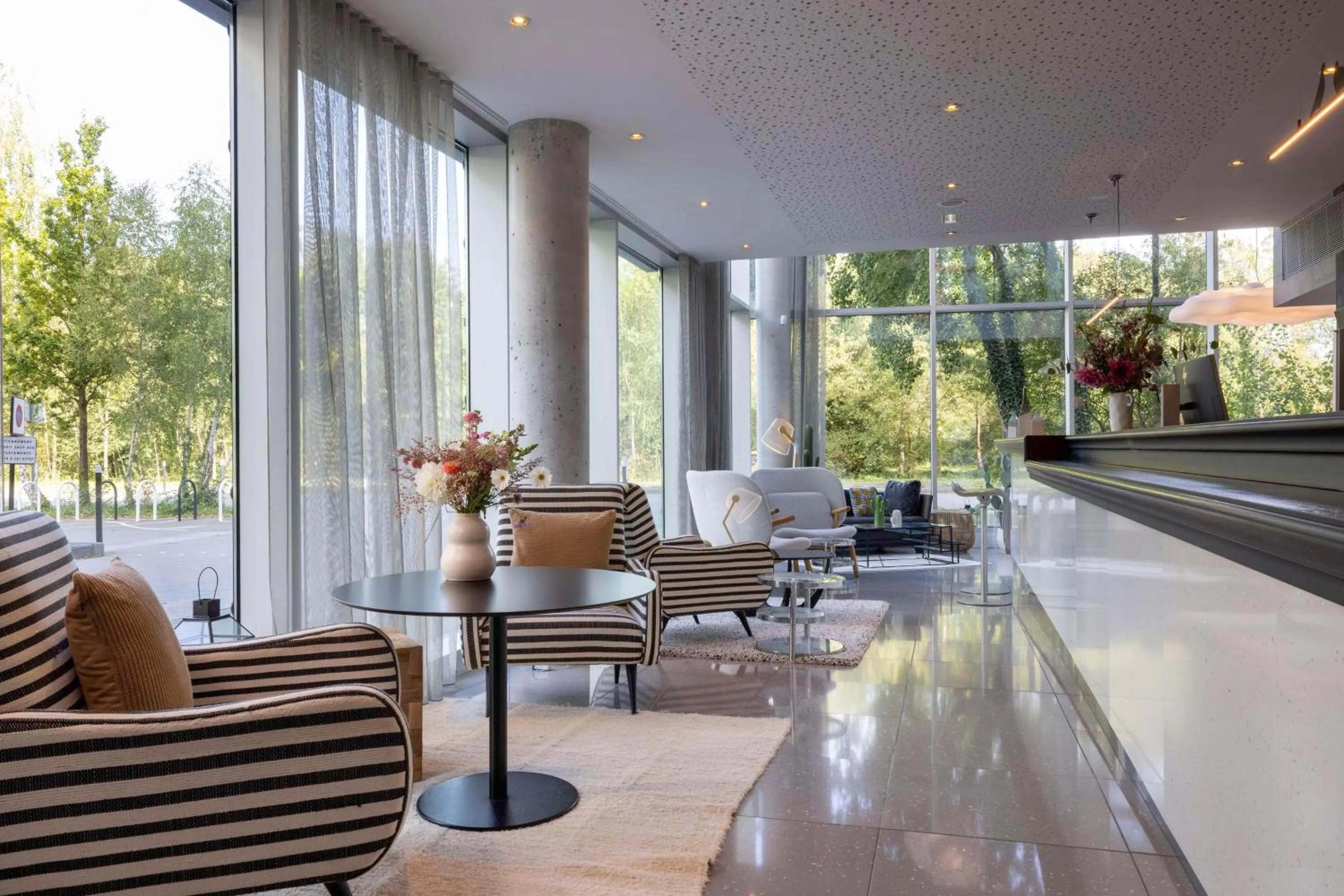 Lobby or reception in Best Western Plus Hôtel Isidore