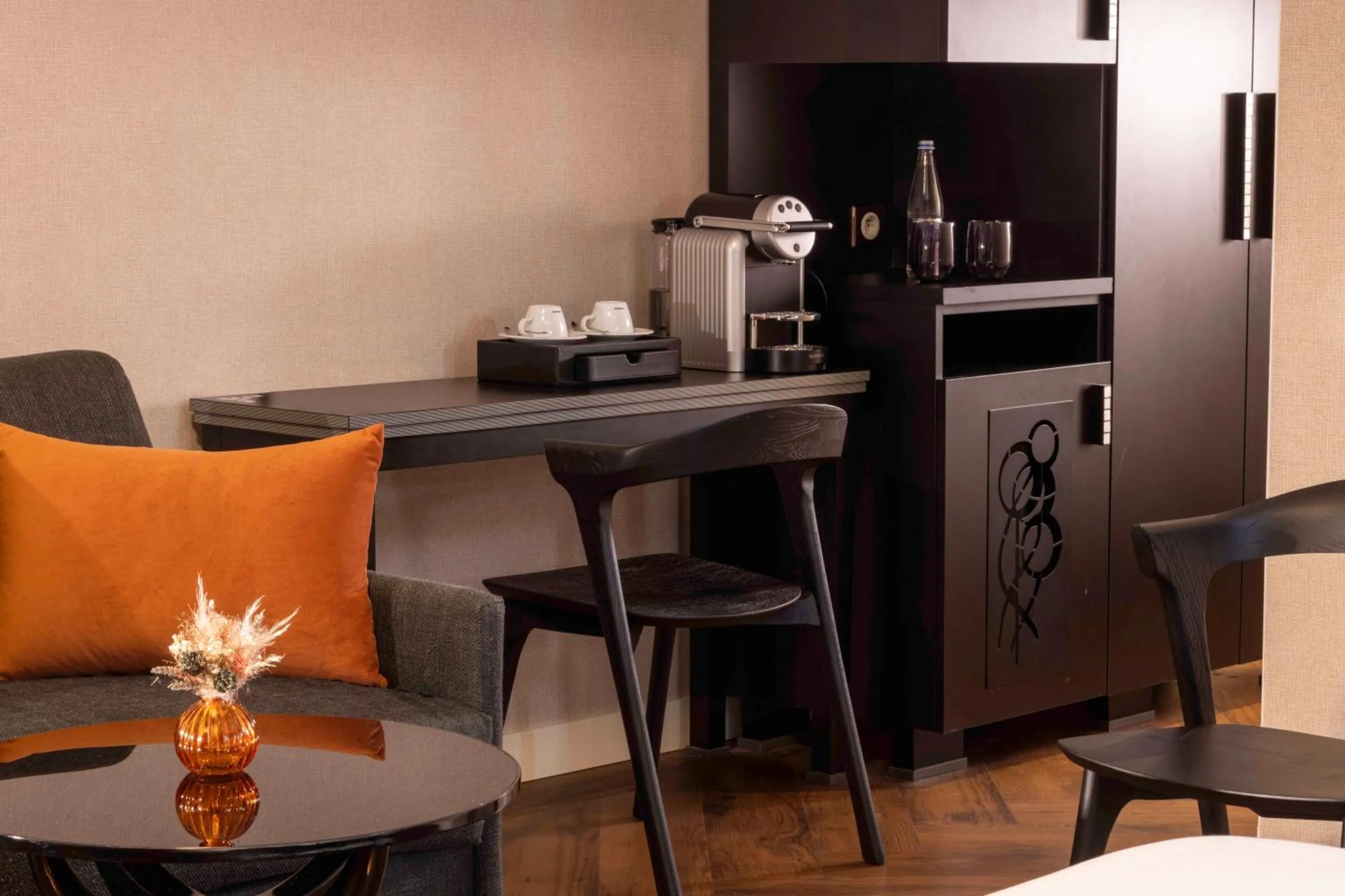 Coffee/tea facilities in Best Western Plus Hôtel Isidore