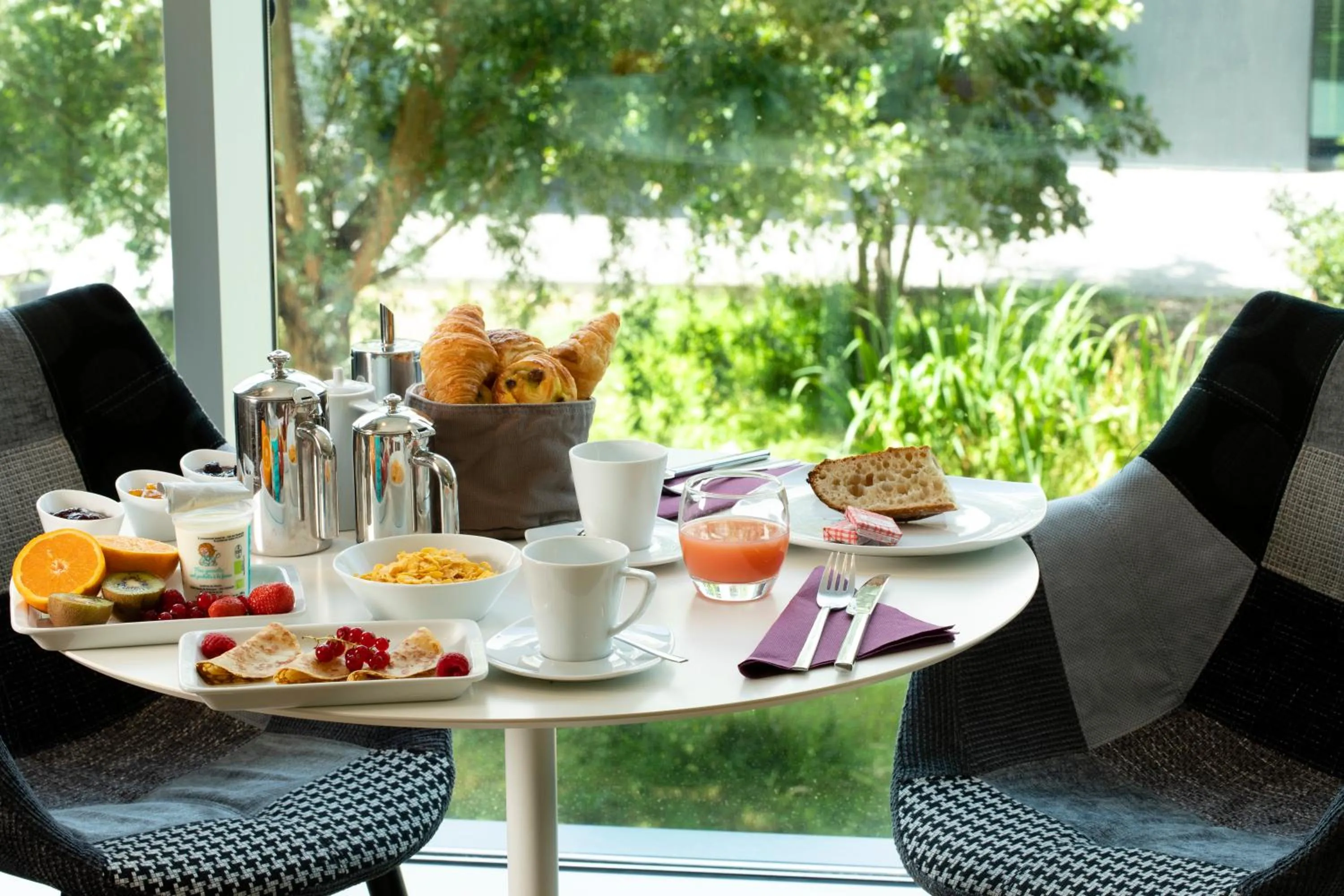 Food and drinks in Best Western Plus Hôtel Isidore