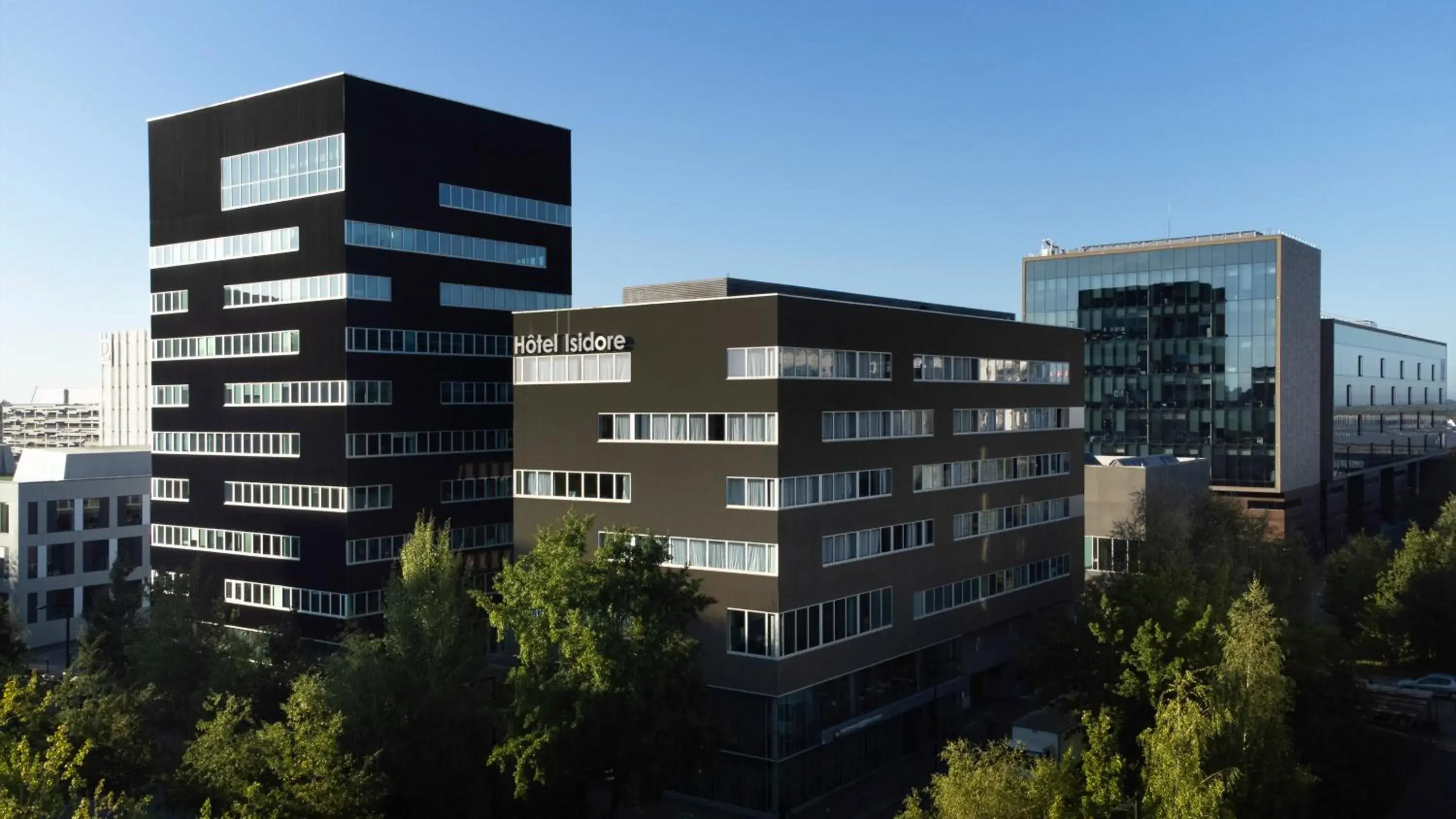 Property building in Best Western Plus Hôtel Isidore Property building in Best Western Plus Hôtel Isidore