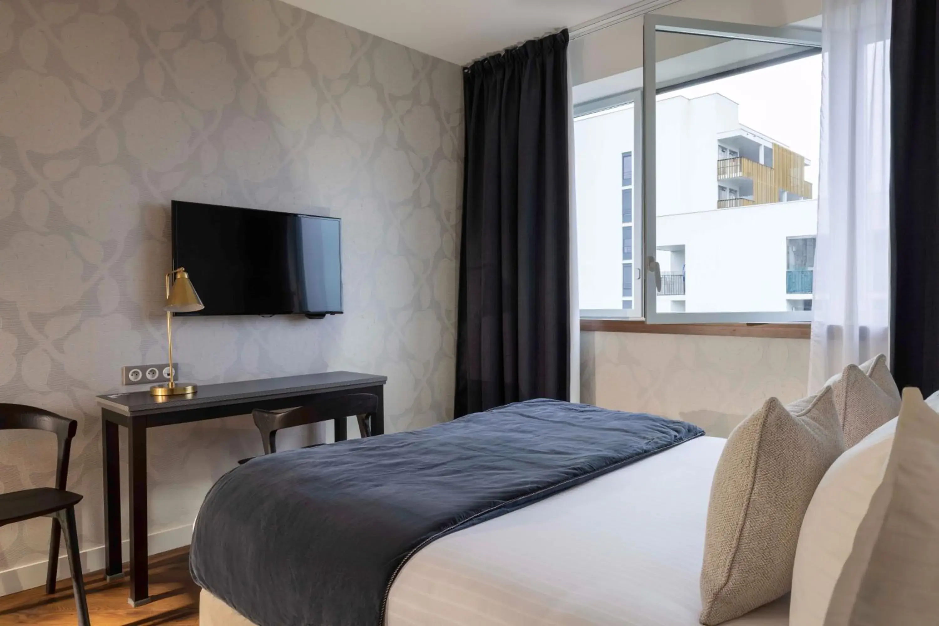 Bed in Best Western Plus Hôtel Isidore Bed in Best Western Plus Hôtel Isidore