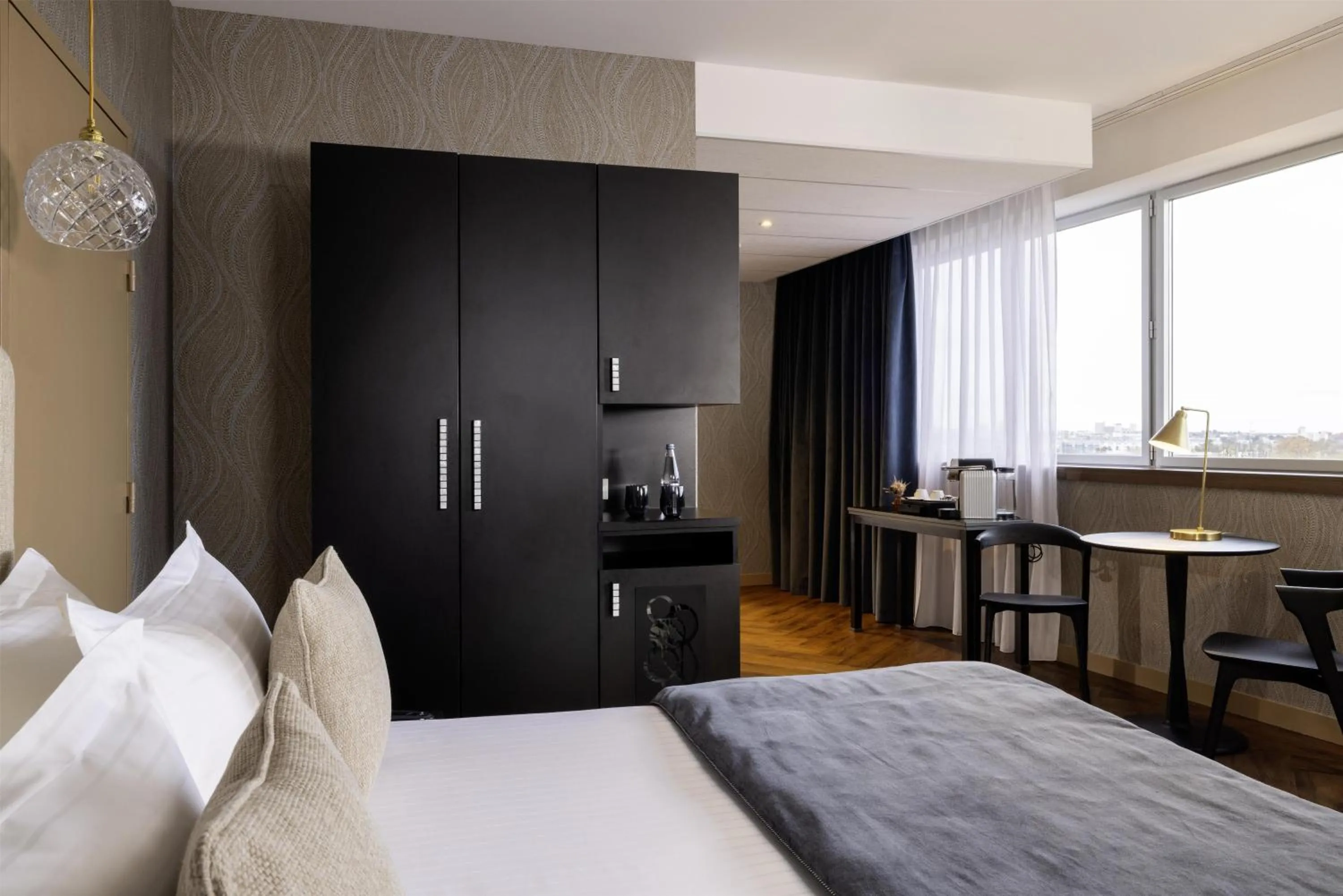 Business facilities, Bed in Best Western Plus Hôtel Isidore
