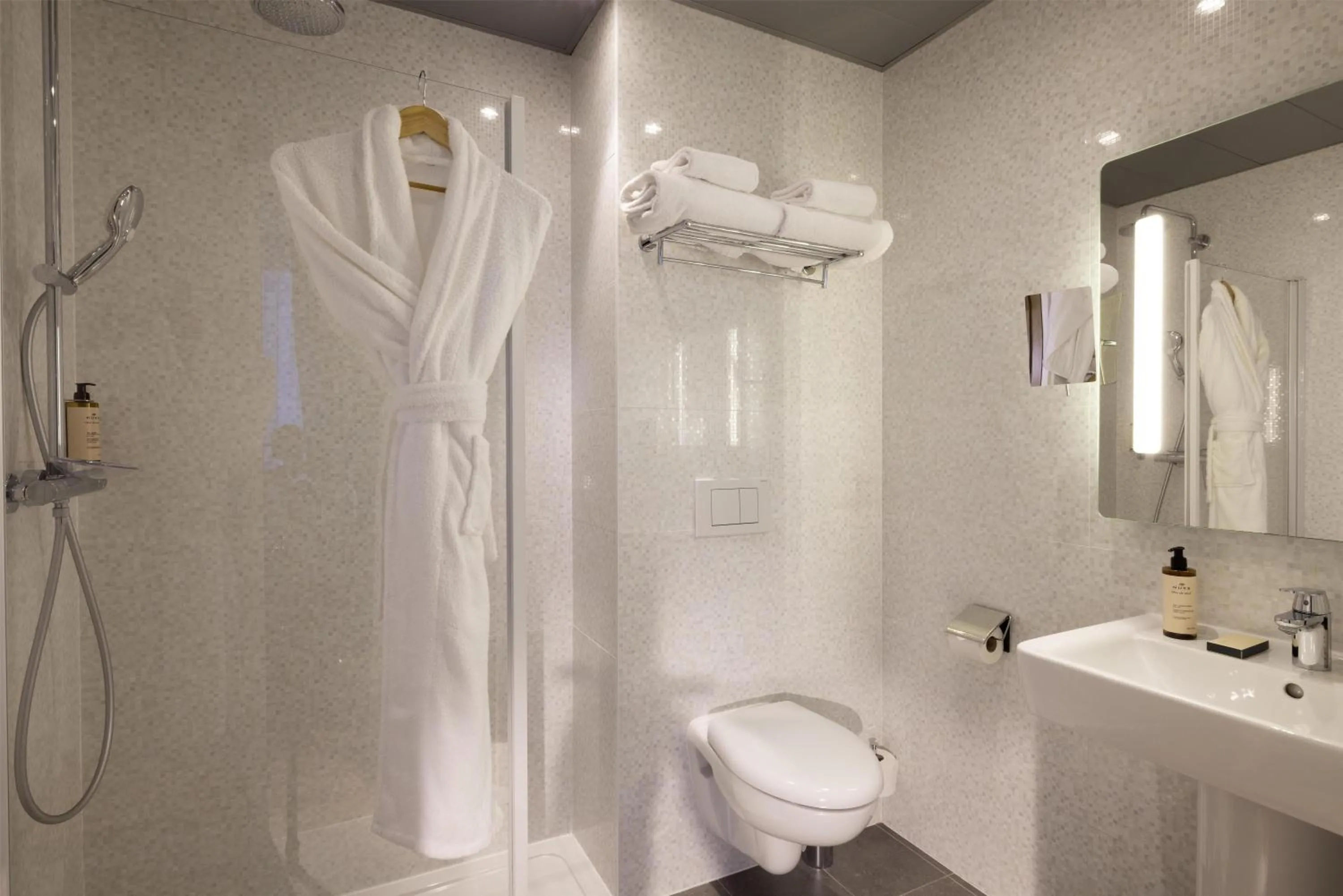 Bathroom in Best Western Plus Hôtel Isidore