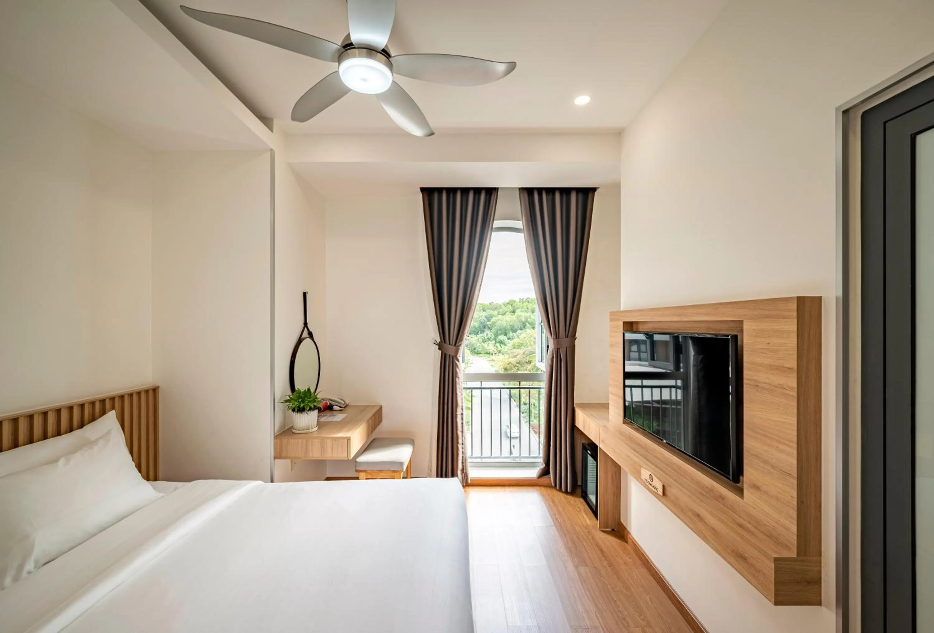 Photo of the whole room, Bed in Ann Hotel & Spa Khem Beach PQ