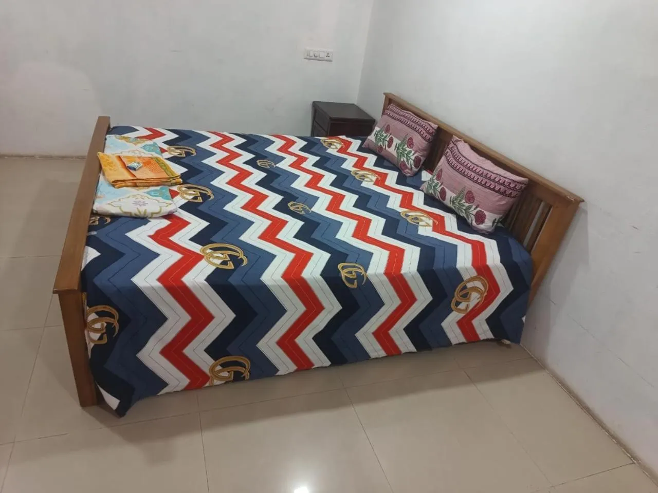 Bed in Harisuns Plaza