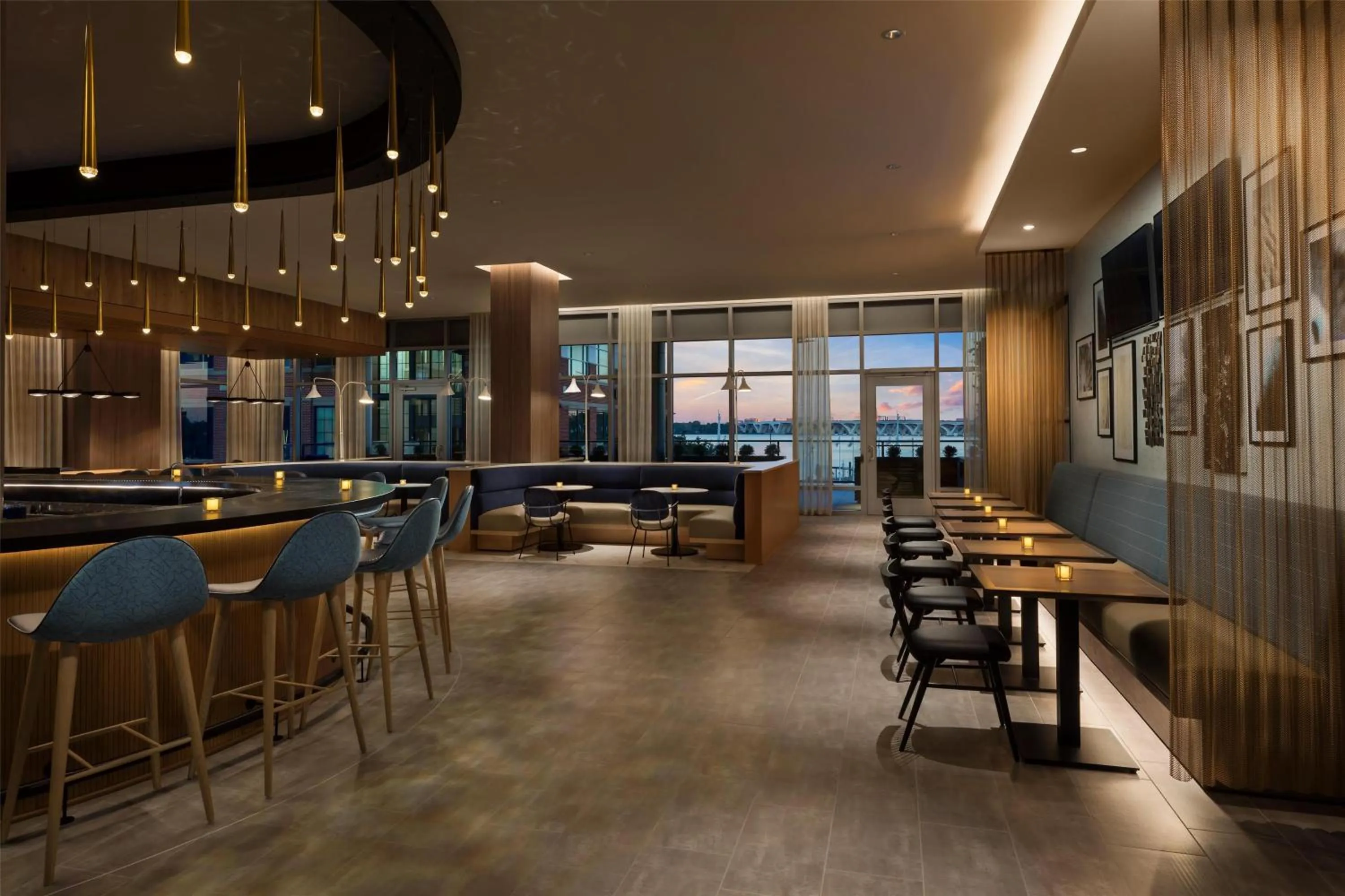 Lounge or bar in Hyatt Place National Harbor