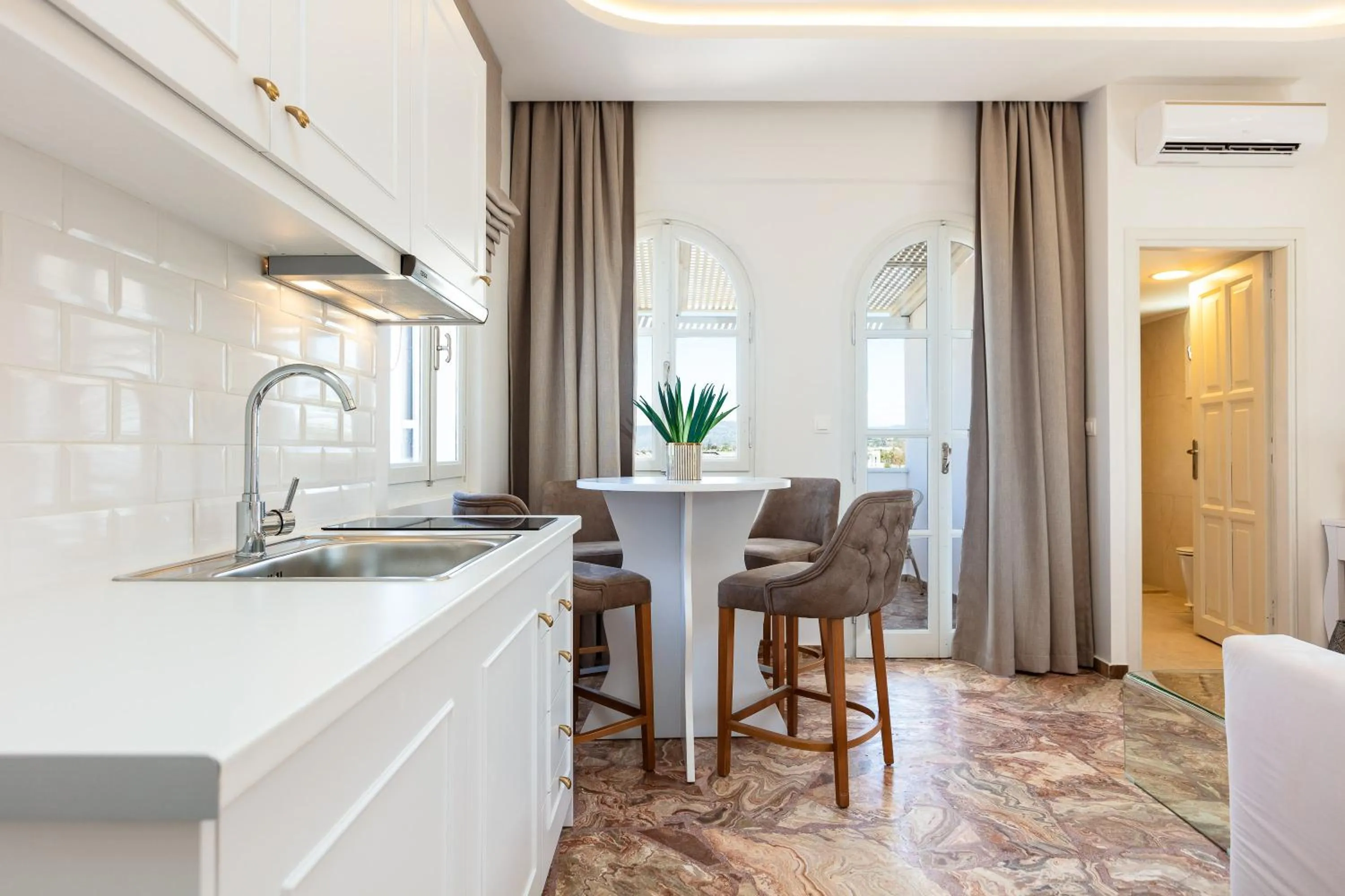 Kitchen or kitchenette in Pinelopi Beach Suites