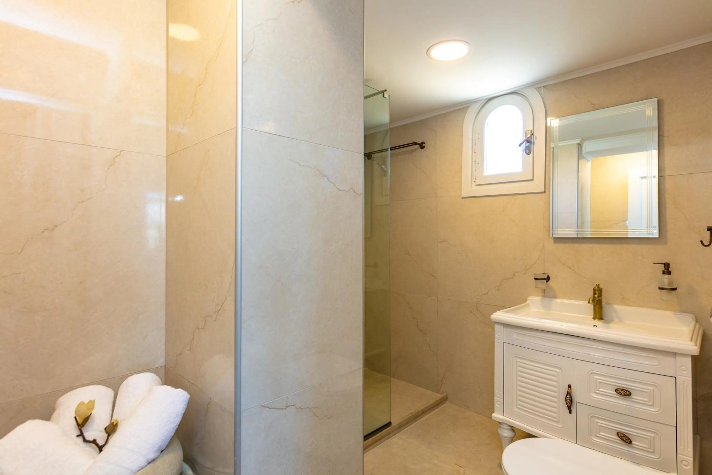 Bathroom in Pinelopi Beach Suites