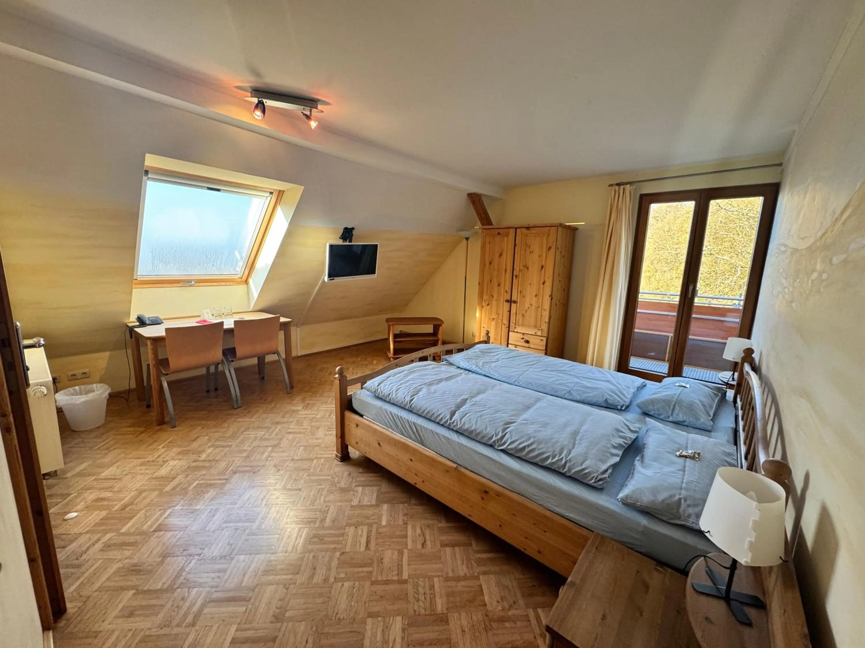 Balcony/Terrace, Bed in Hotel Grünwald