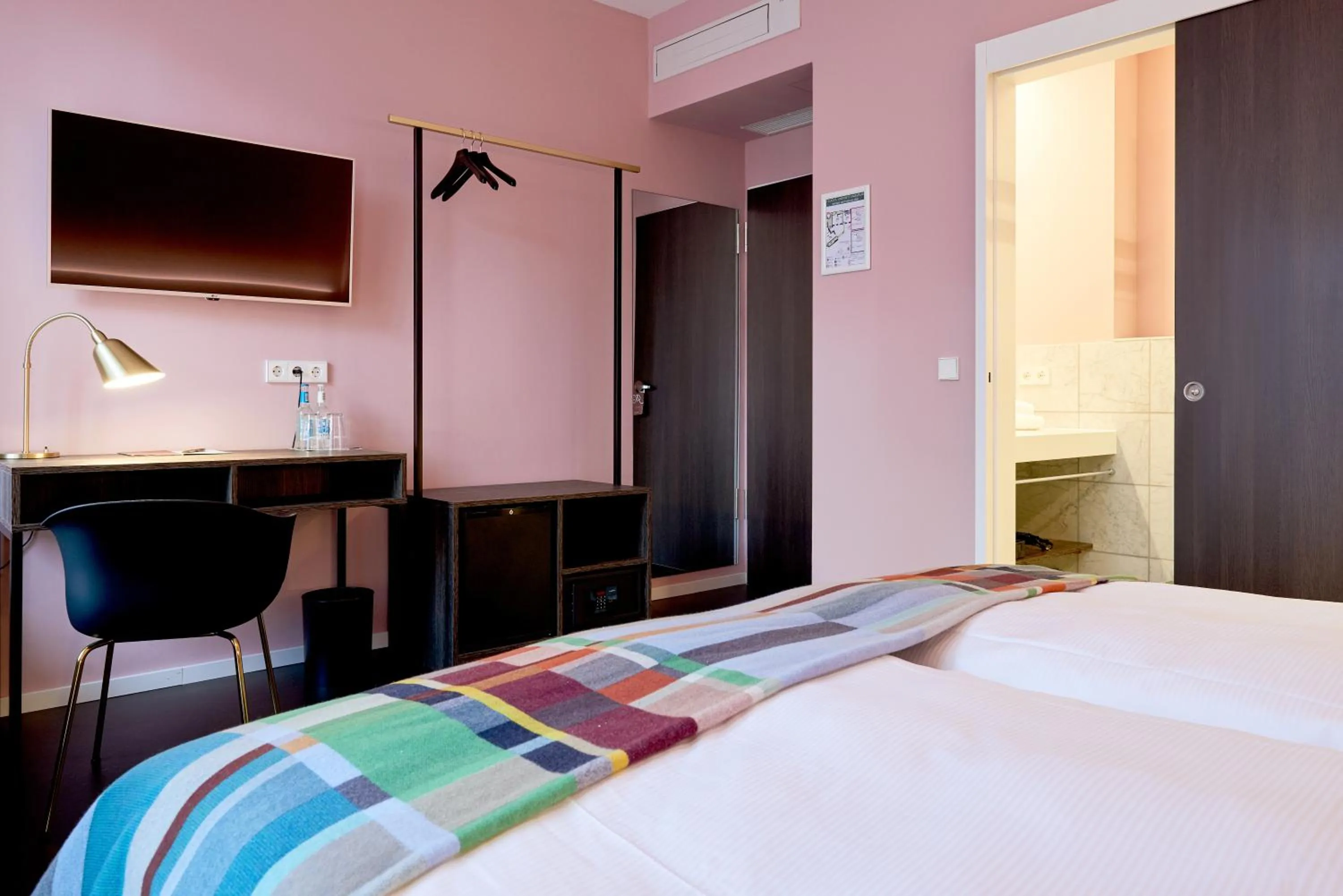 Photo of the whole room, Bed in Central Hotel Münster