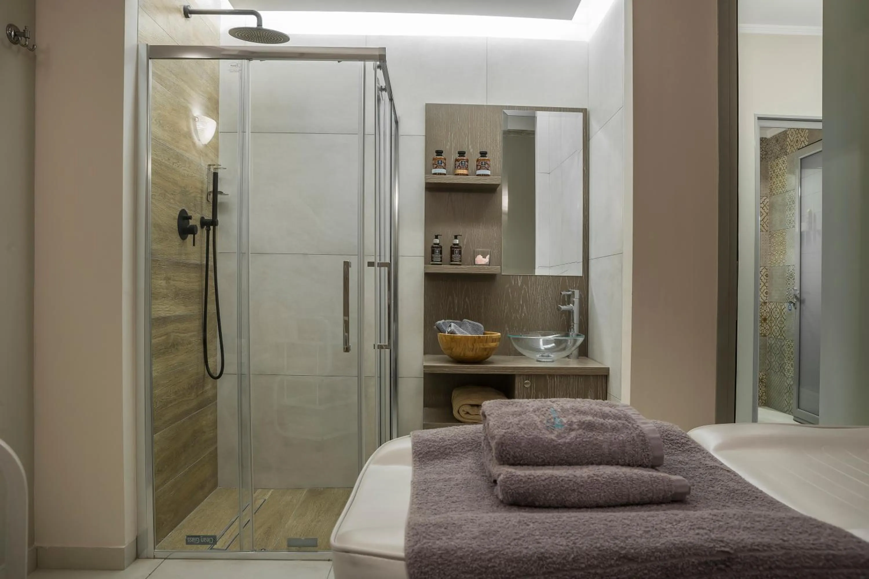 Massage, Bed in Royalty Hotel Athens