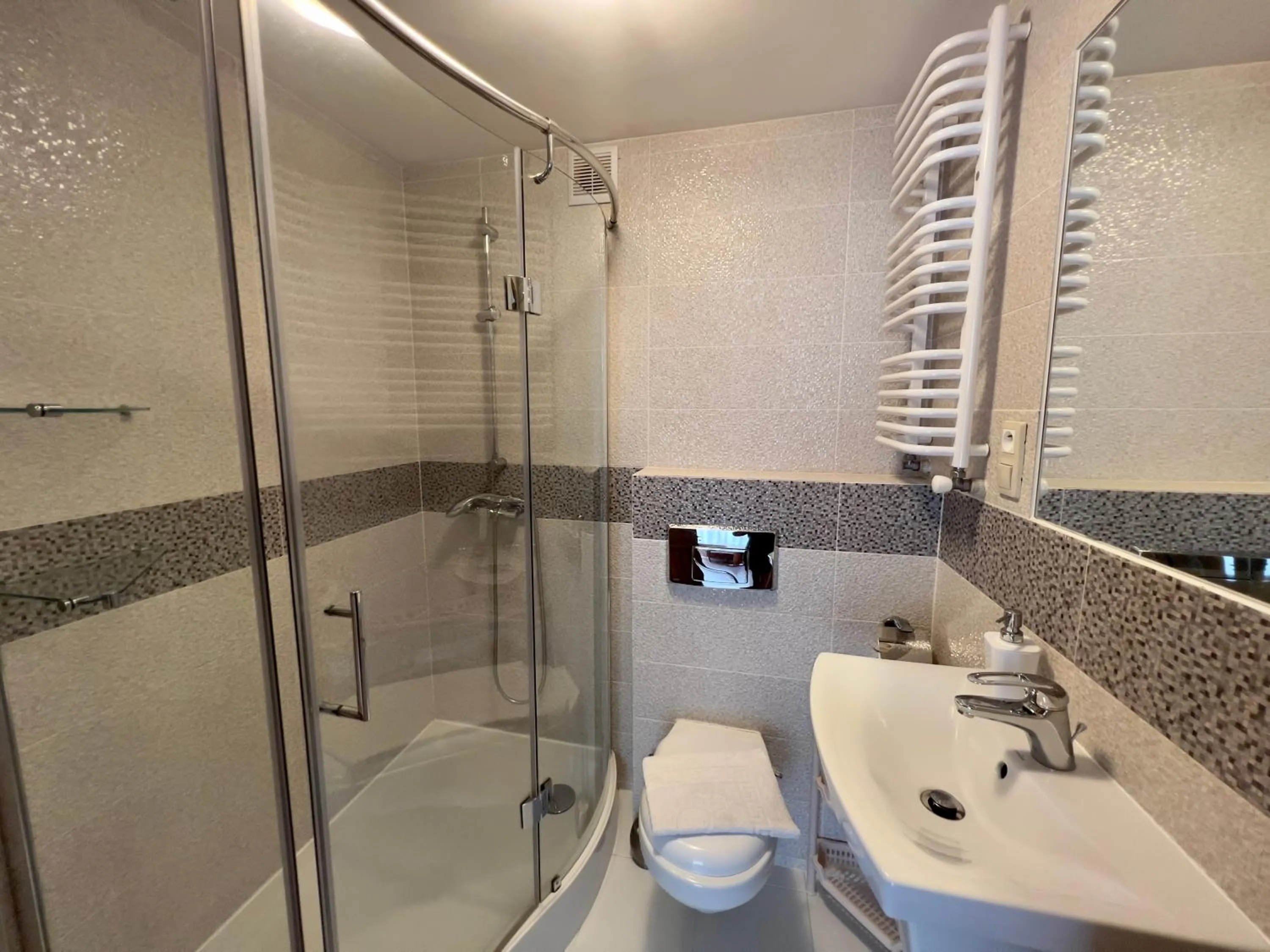 Shower in Willa Amelia