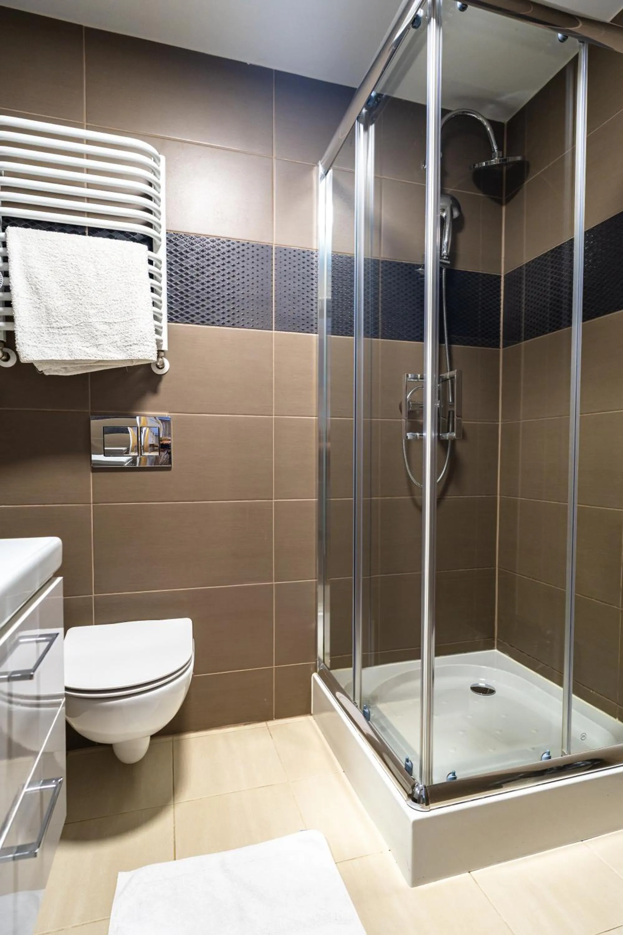 Shower in Willa Amelia