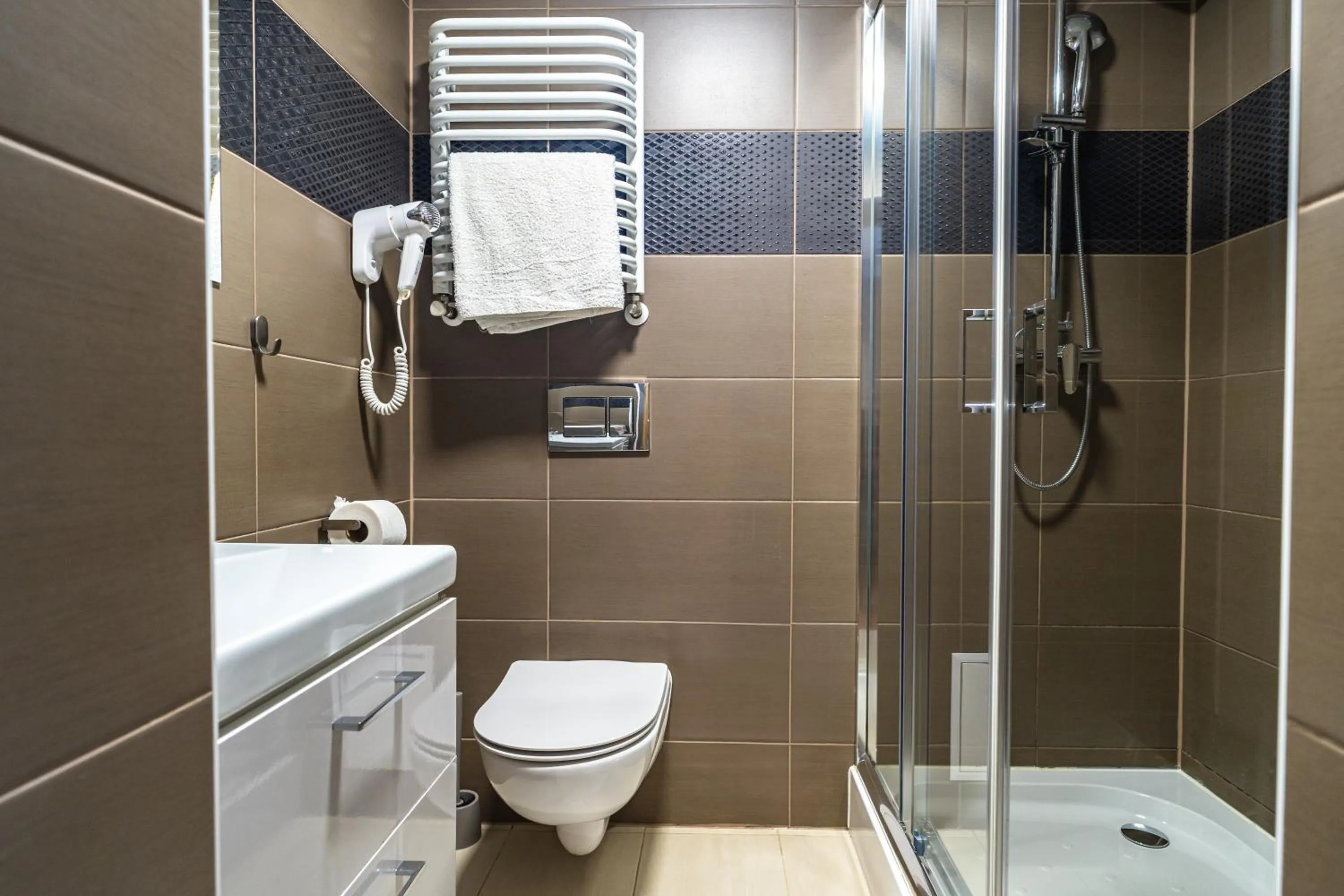 Shower in Willa Amelia