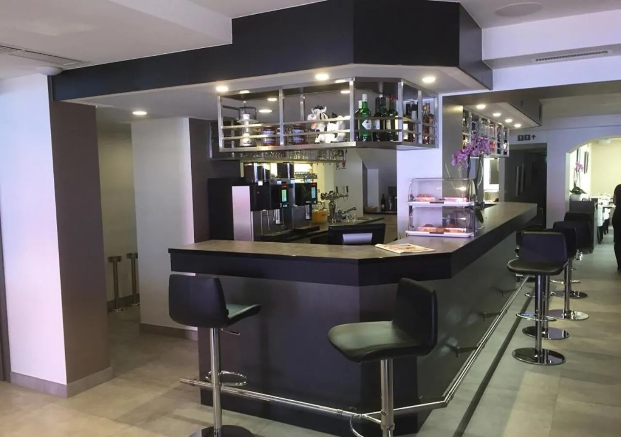 Lounge or bar in Hotel Le Rivage