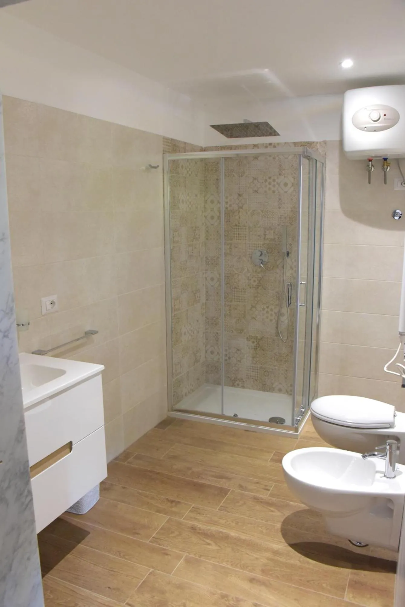 Shower in Borghetto Pedale