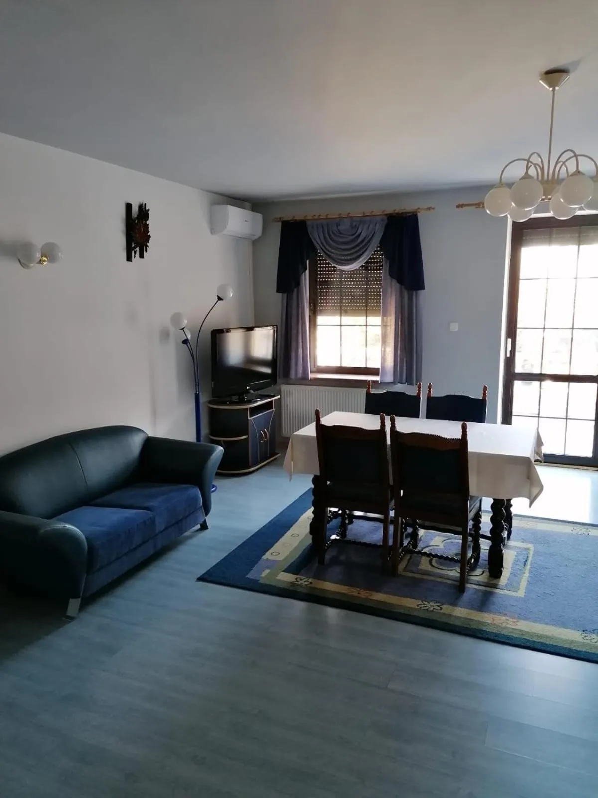 Photo of the whole room in Hotel Zameczek