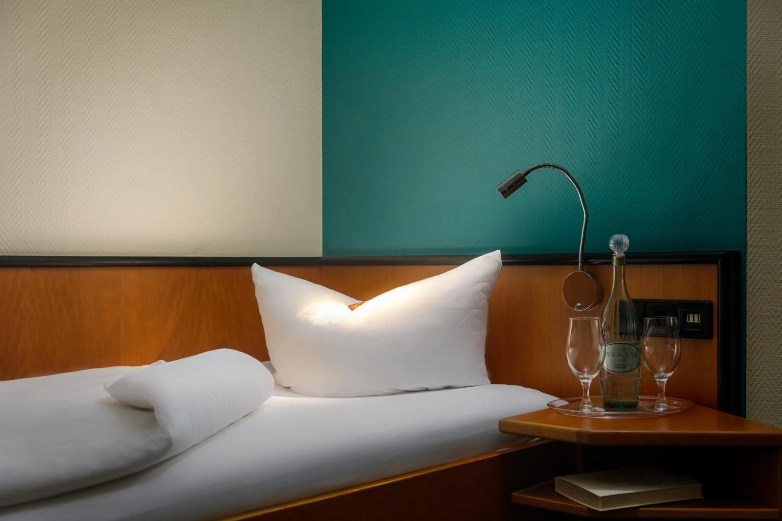 Bed in Hetzel Hotel Stuttgart