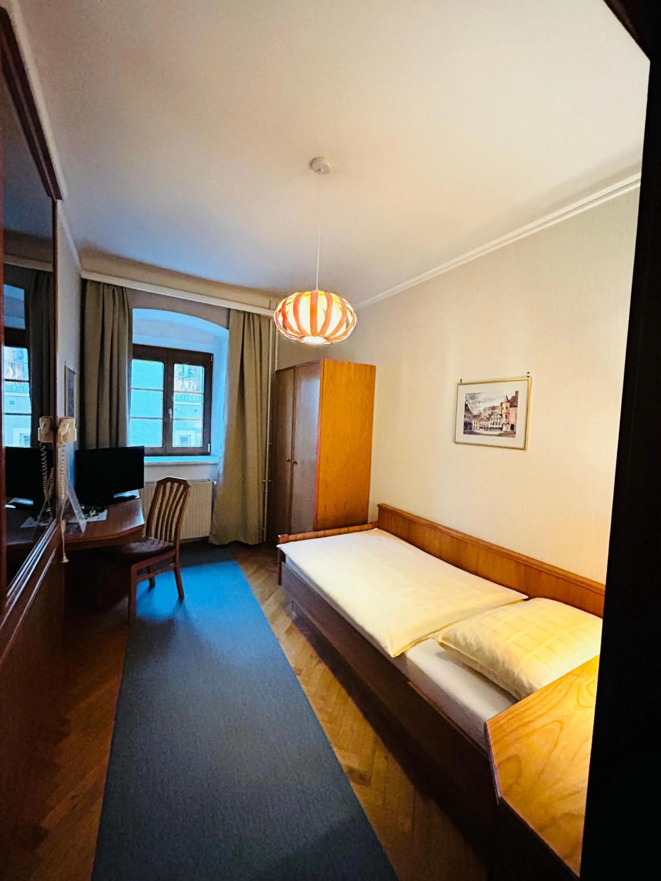 Bed in Hotel-Garni Goldenes Kreuz