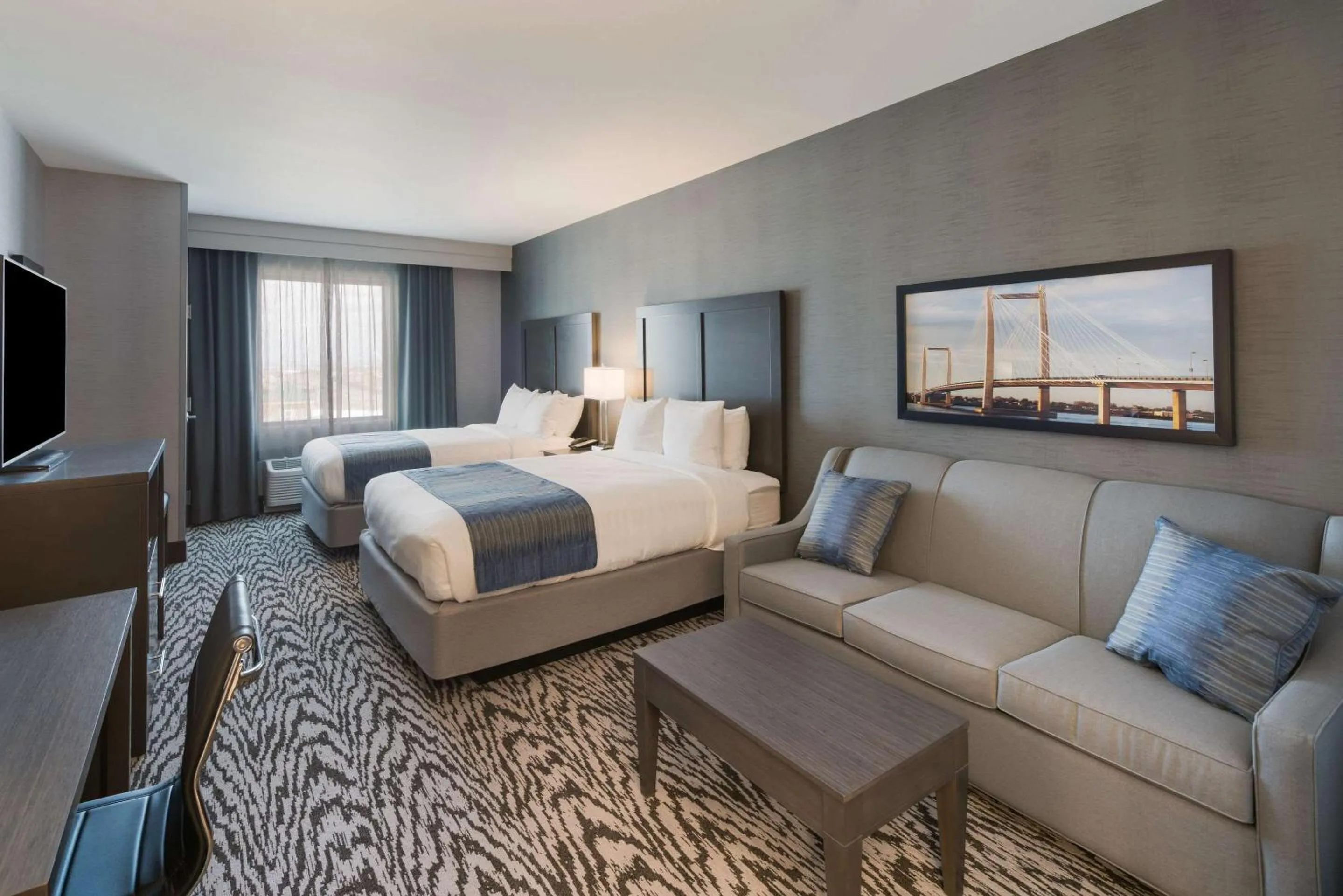 Photo of the whole room, Bed in Comfort Suites Kennewick at Southridge