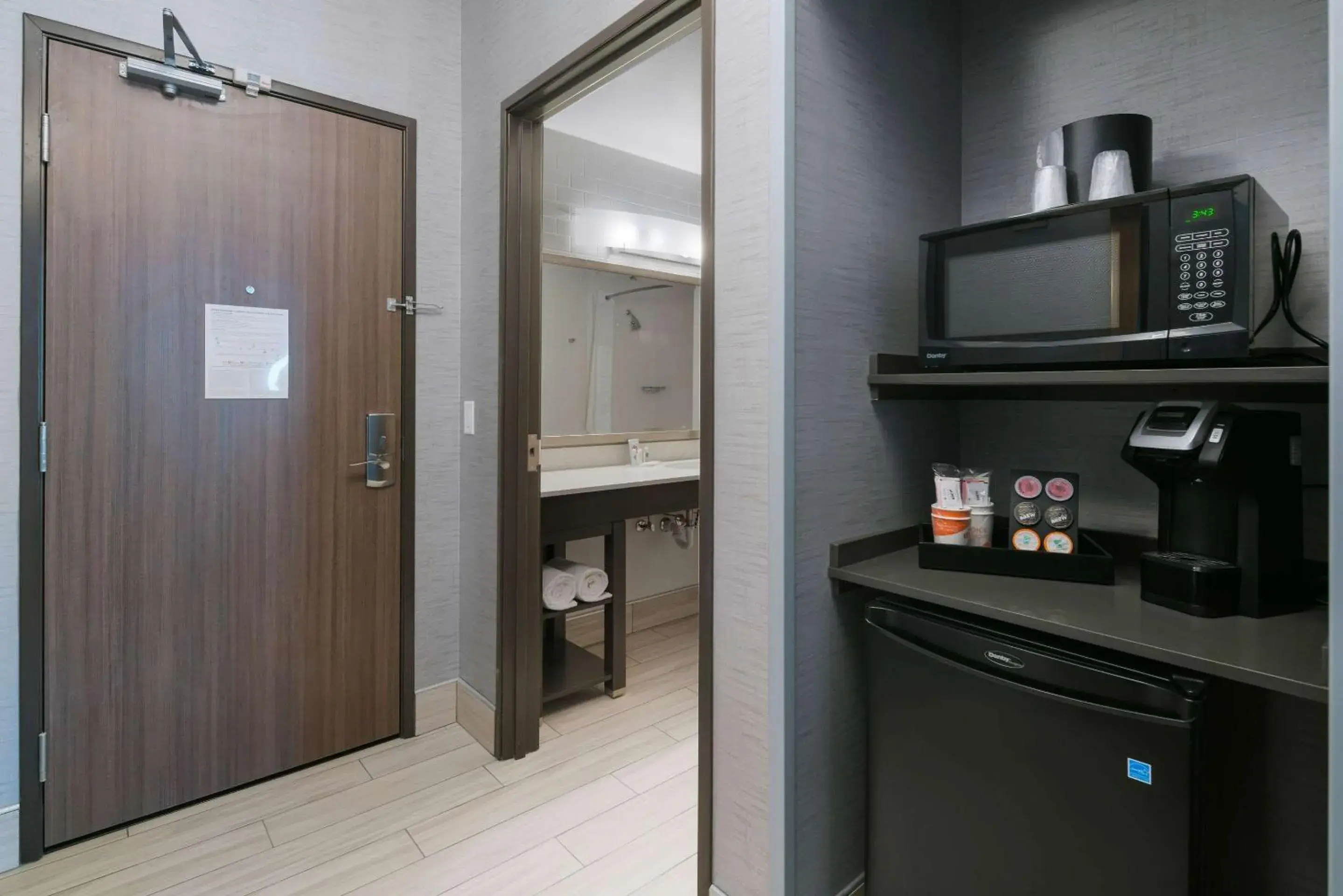 Photo of the whole room in Comfort Suites Kennewick at Southridge Photo of the whole room in Comfort Suites Kennewick at Southridge