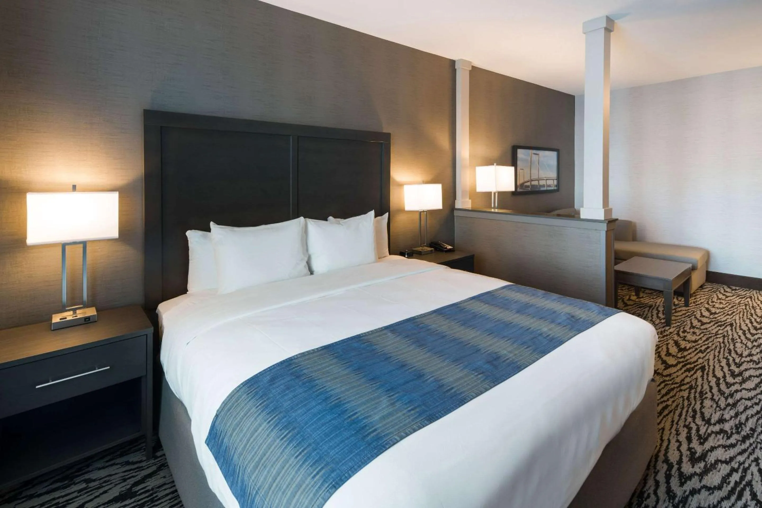 Photo of the whole room, Bed in Comfort Suites Kennewick at Southridge