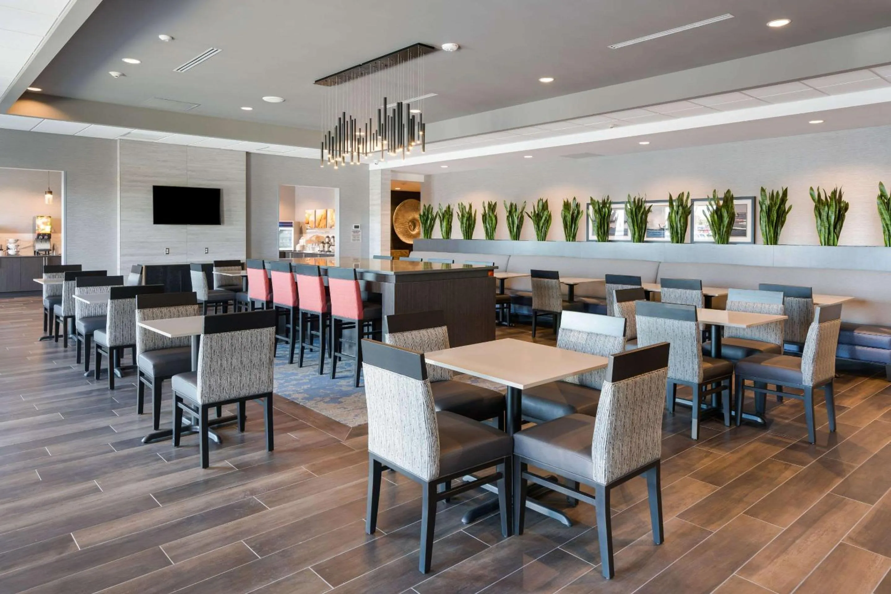 Restaurant/places to eat in Comfort Suites Kennewick at Southridge