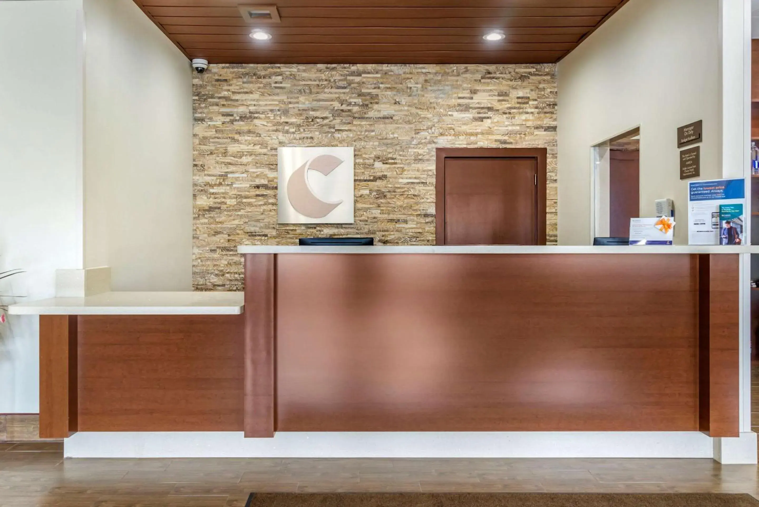 Lobby or reception in Comfort Inn & Suites Lakewood by JBLM Lobby or reception in Comfort Inn & Suites Lakewood by JBLM