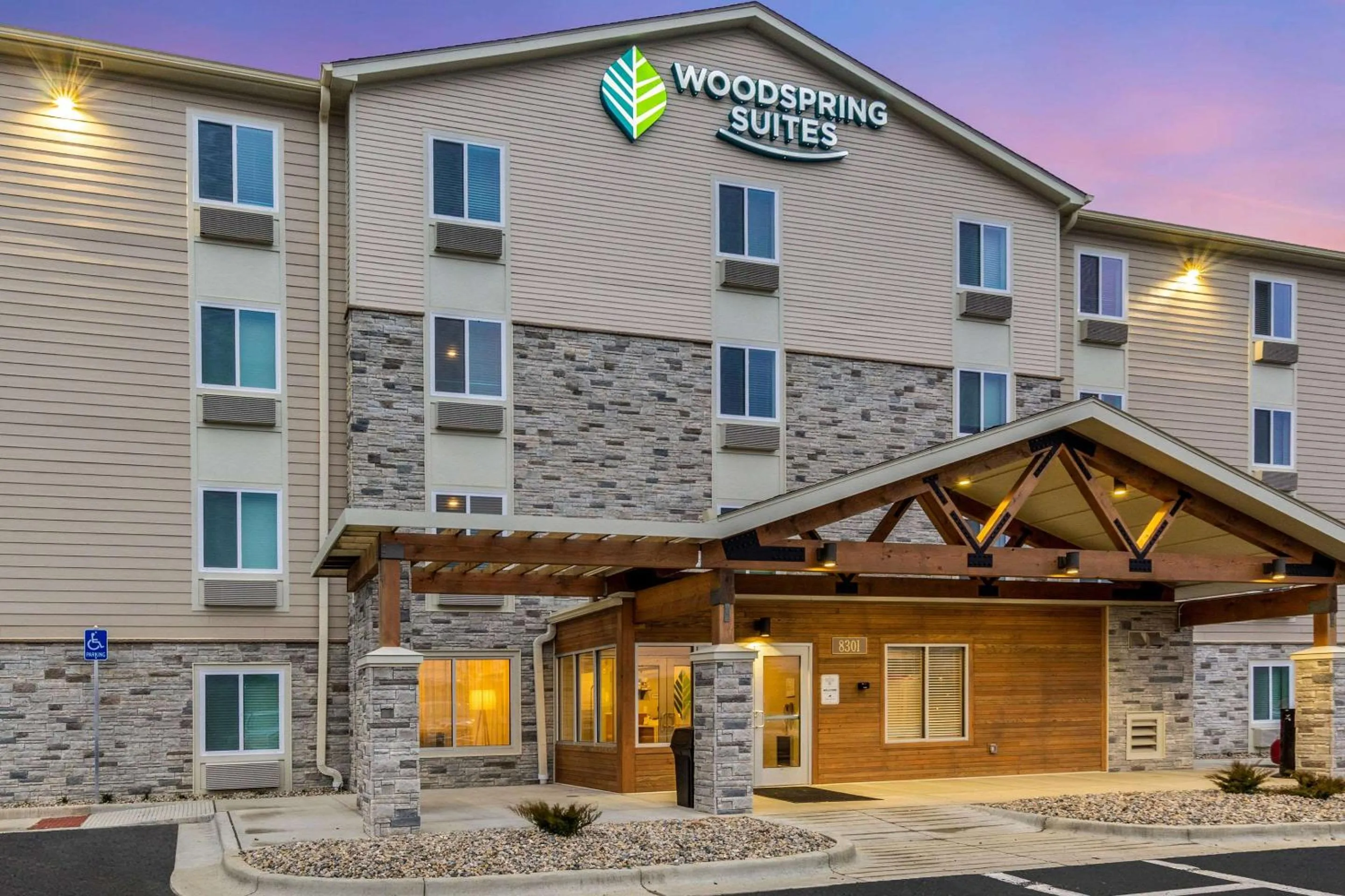 Property building in WoodSpring Suites Indianapolis Castleton