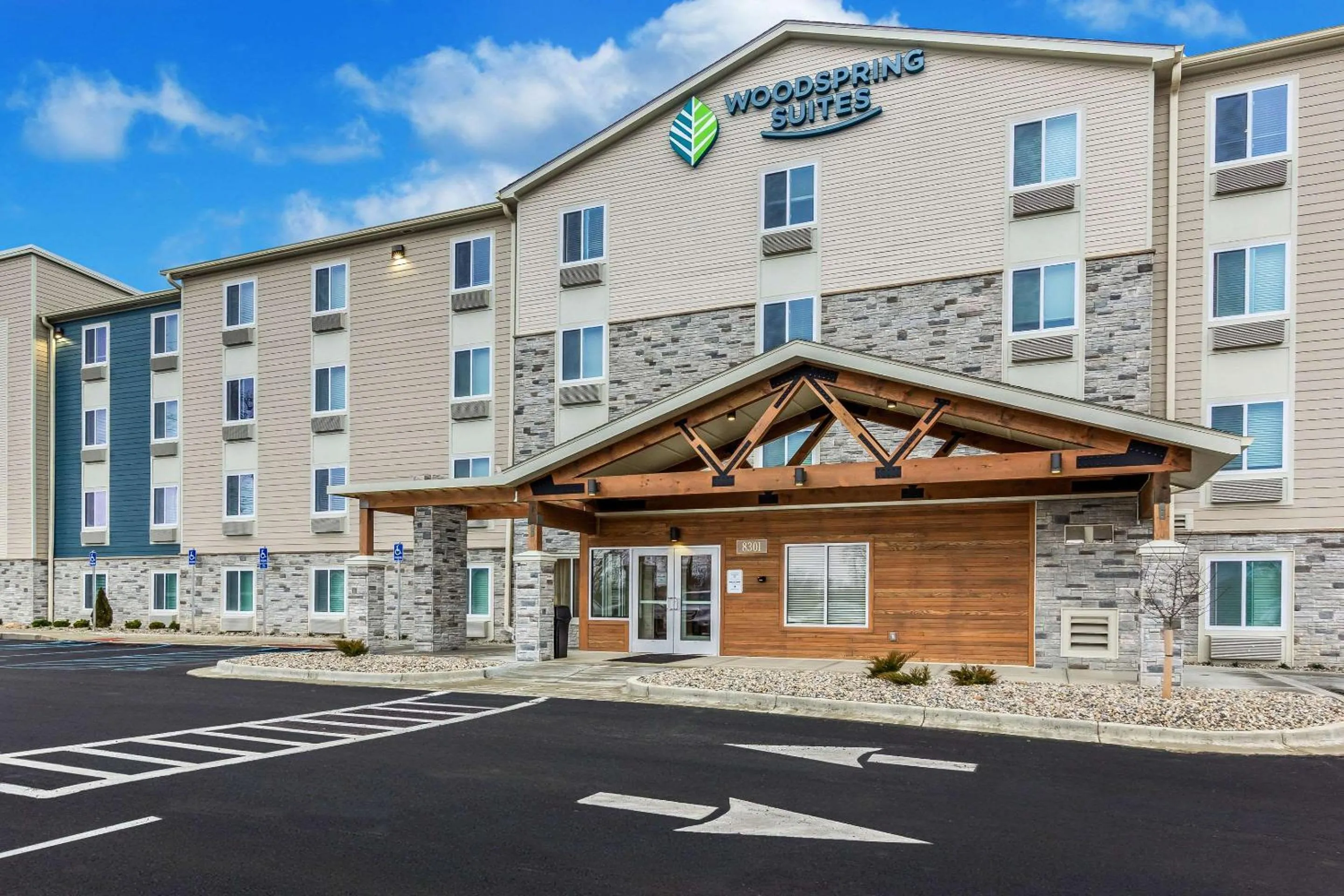 Property building in WoodSpring Suites Indianapolis Castleton