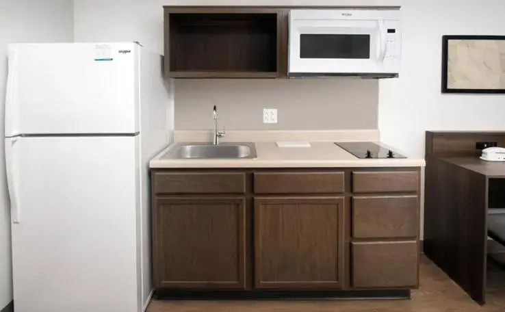 Kitchen or kitchenette in WoodSpring Suites Reno Sparks Kitchen or kitchenette in WoodSpring Suites Reno Sparks