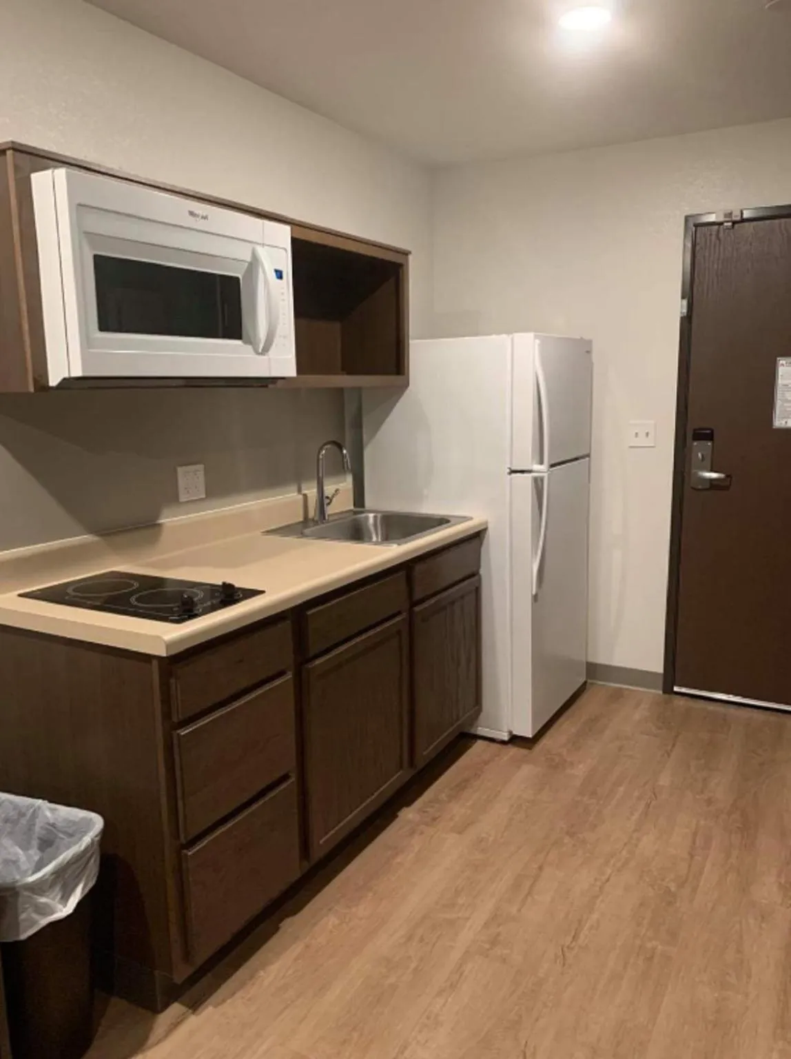 Kitchen or kitchenette in Woodspring Suites Atlanta Stockbridge