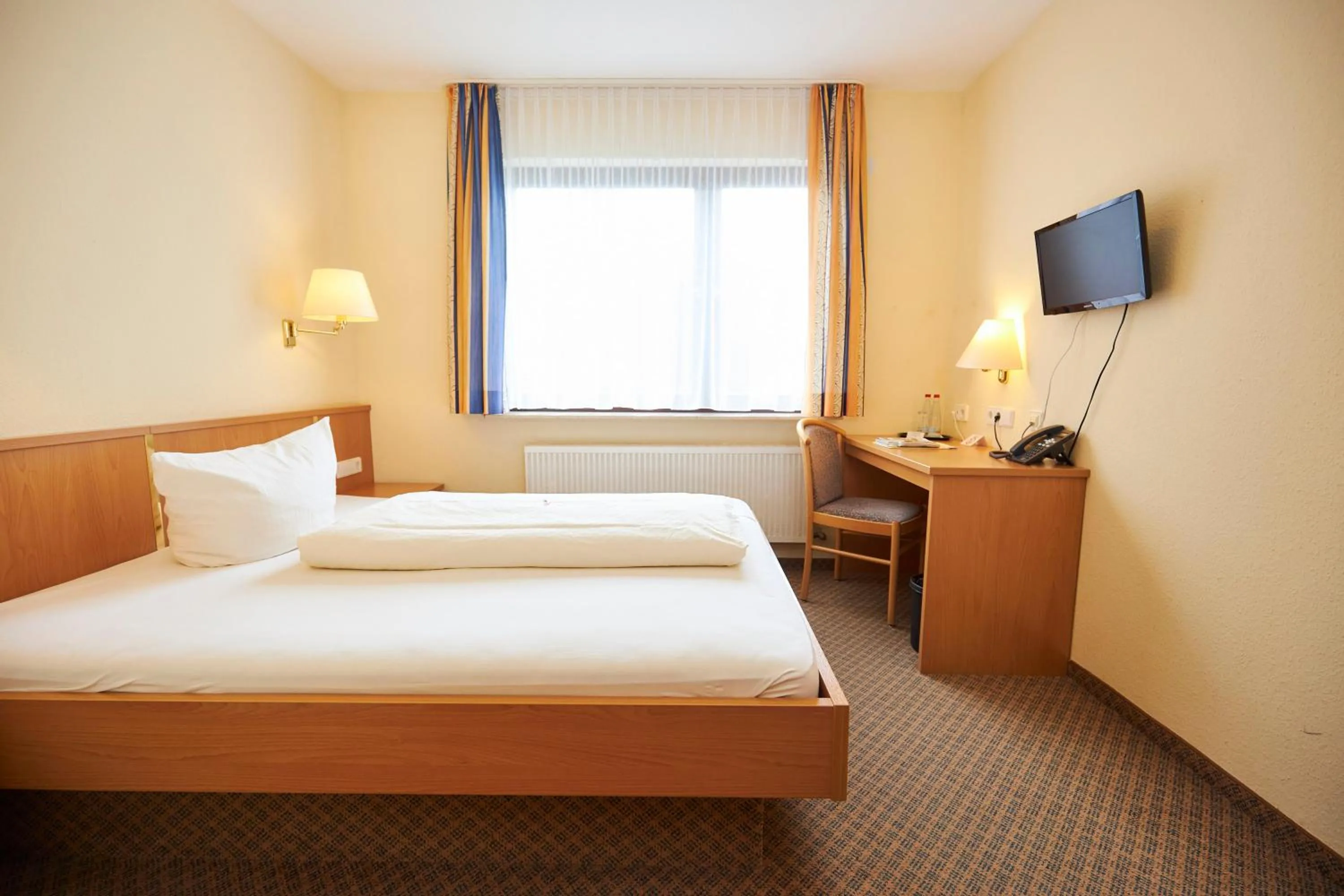 Photo of the whole room, Bed in Flair Hotel Landgasthof Roger