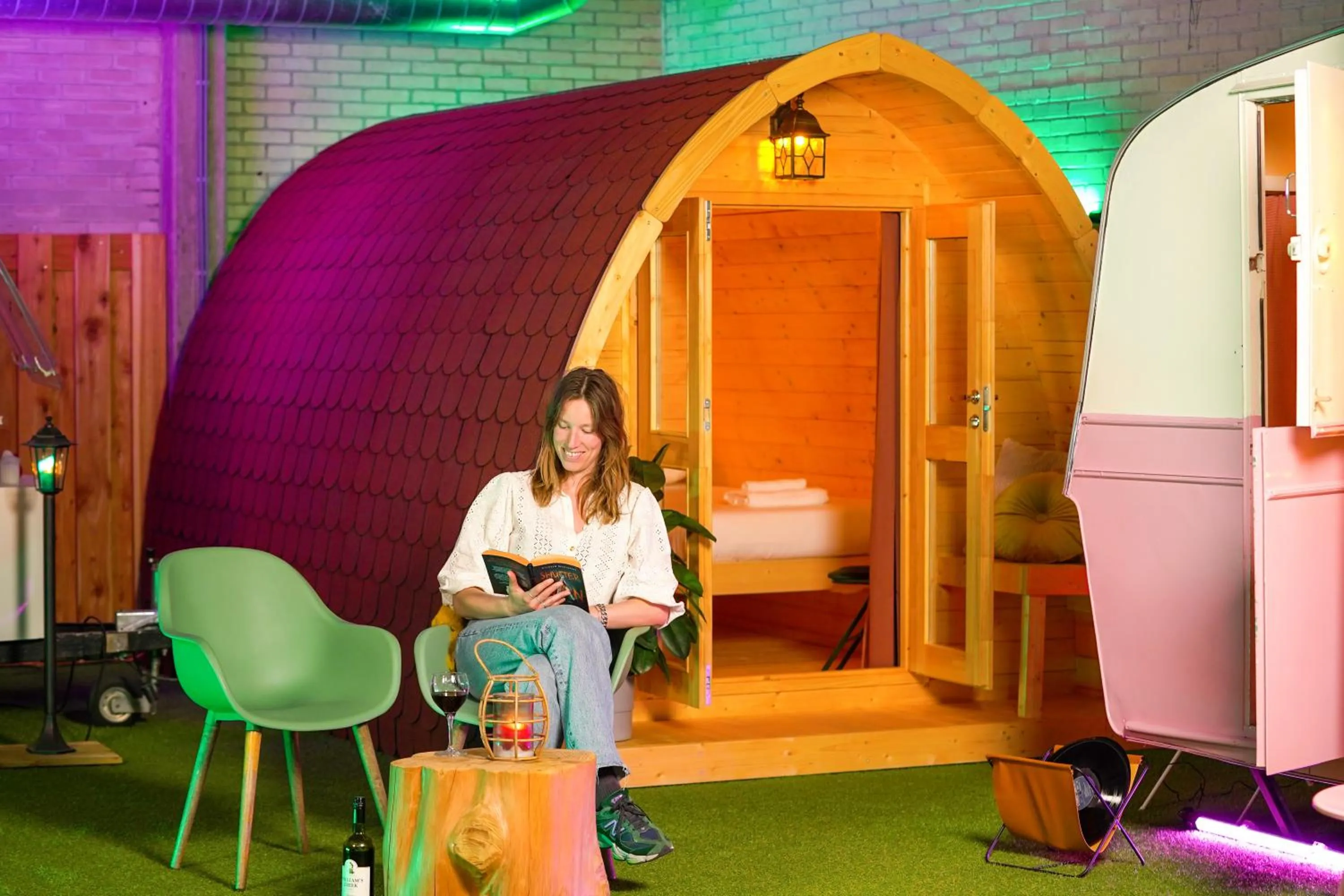 People in Outside Inn