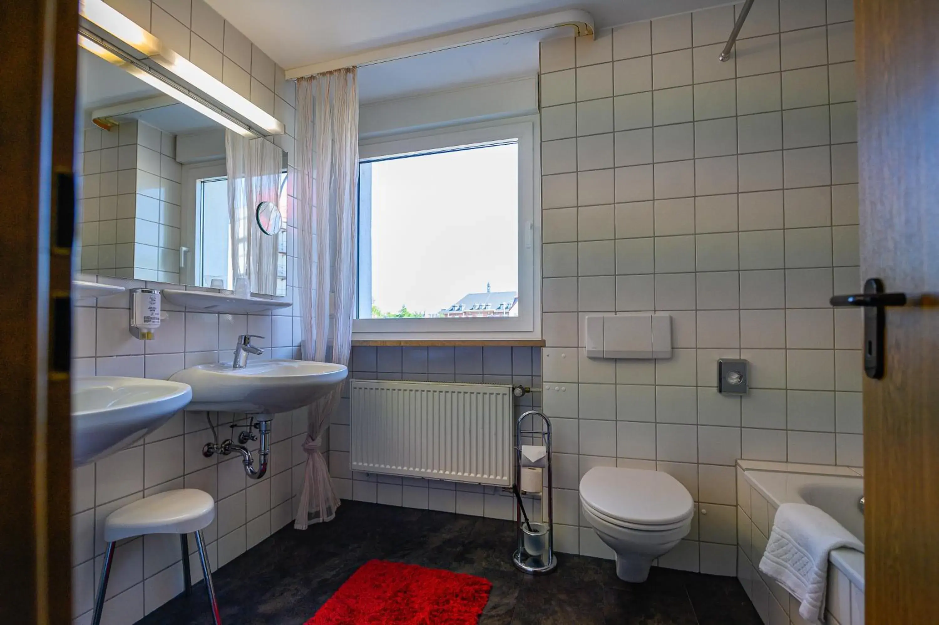 Bathroom in Otto's Parkhotel Saarlouis