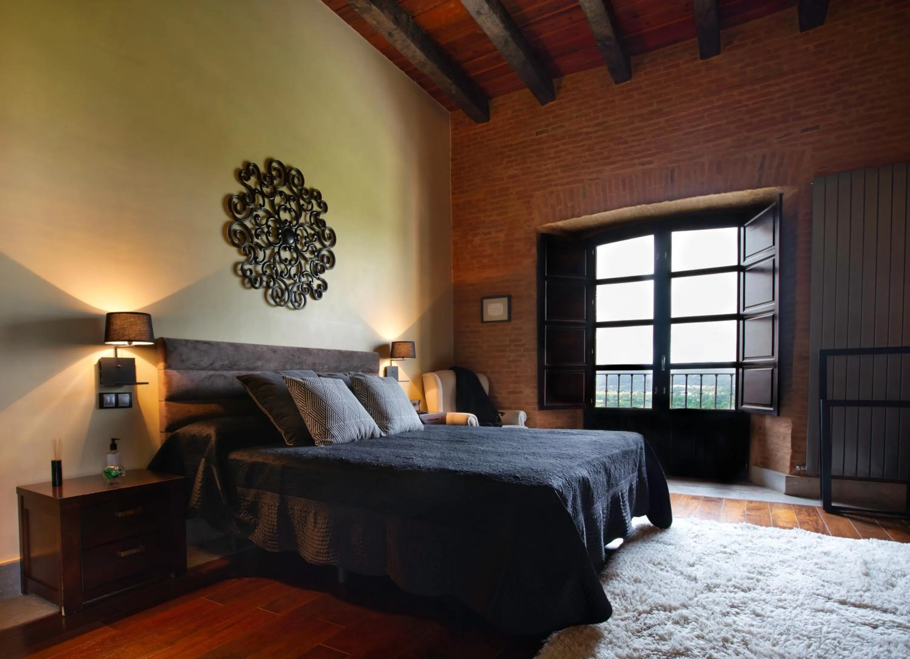 Bedroom, Bed in Castillo de Monte la Reina Posada Real & Bodega